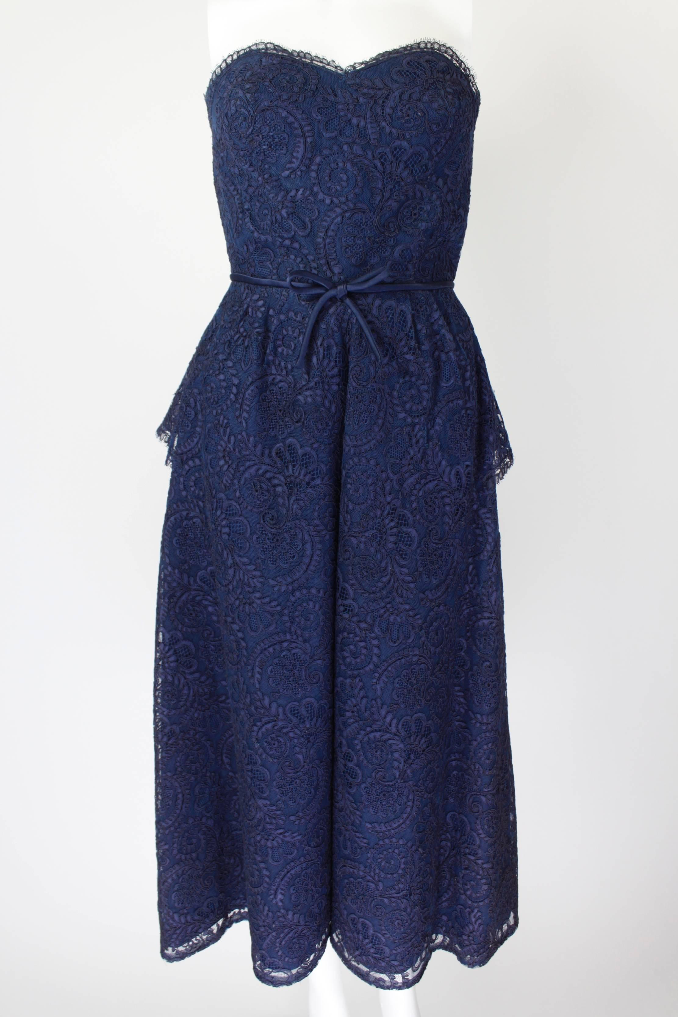 1950s Jean Desses Haute Couture Navy Guipure Lace Cocktail Dress In Excellent Condition For Sale In Los Angeles, CA