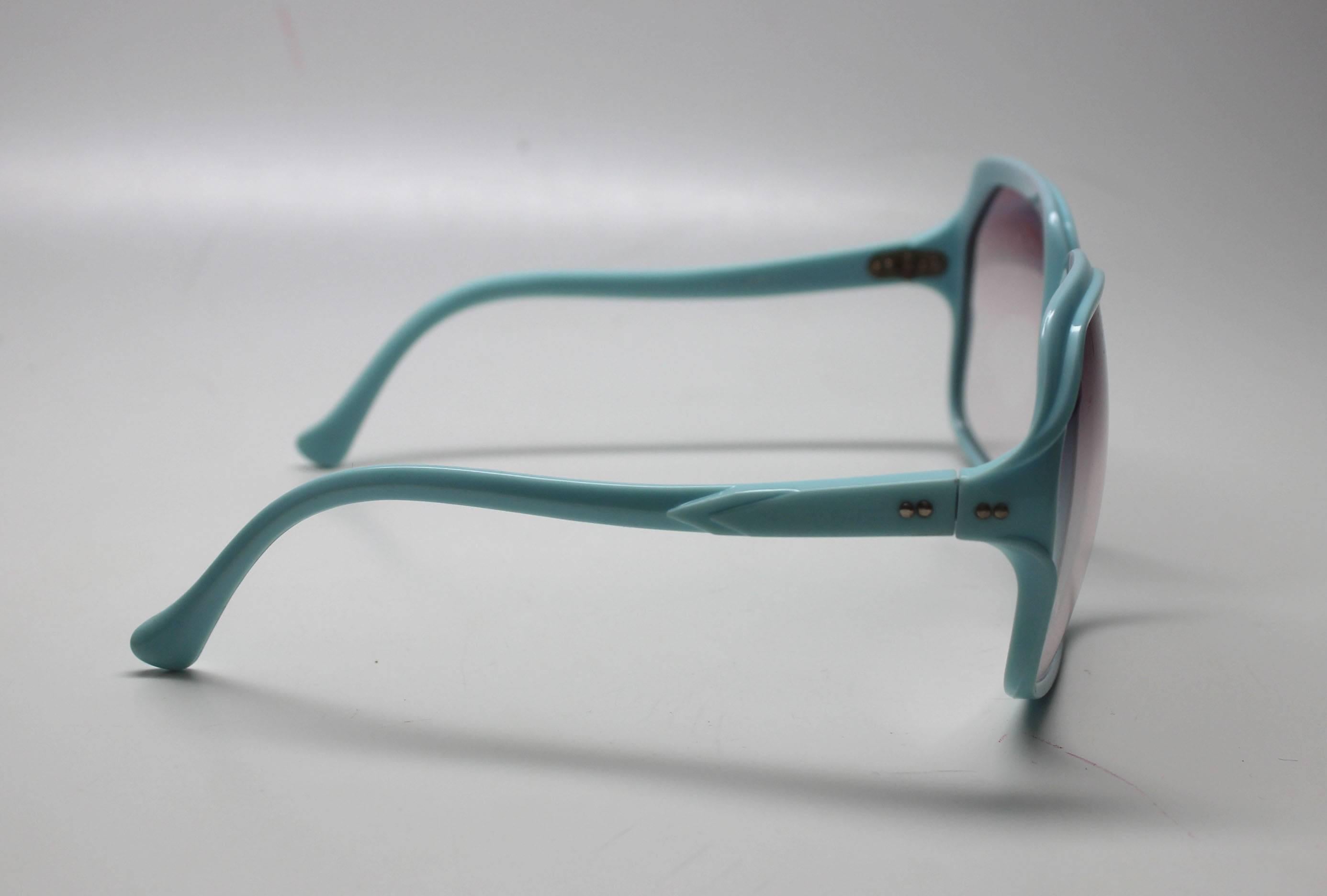 1970s Deadstock Light Blue Sunglasses Made in Italy In Excellent Condition For Sale In New York, NY