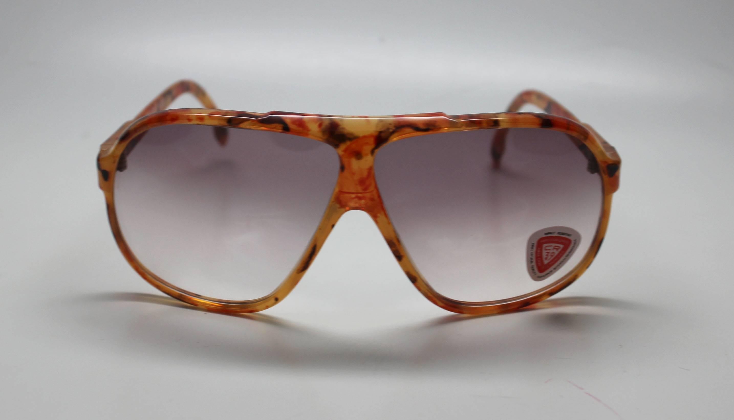 This pair of shades comes from a collection of sunglasses that had been warehoused since the late 1970's. They are in good quality, the frames were made in Italy. The style is very au courant to todays trends. 