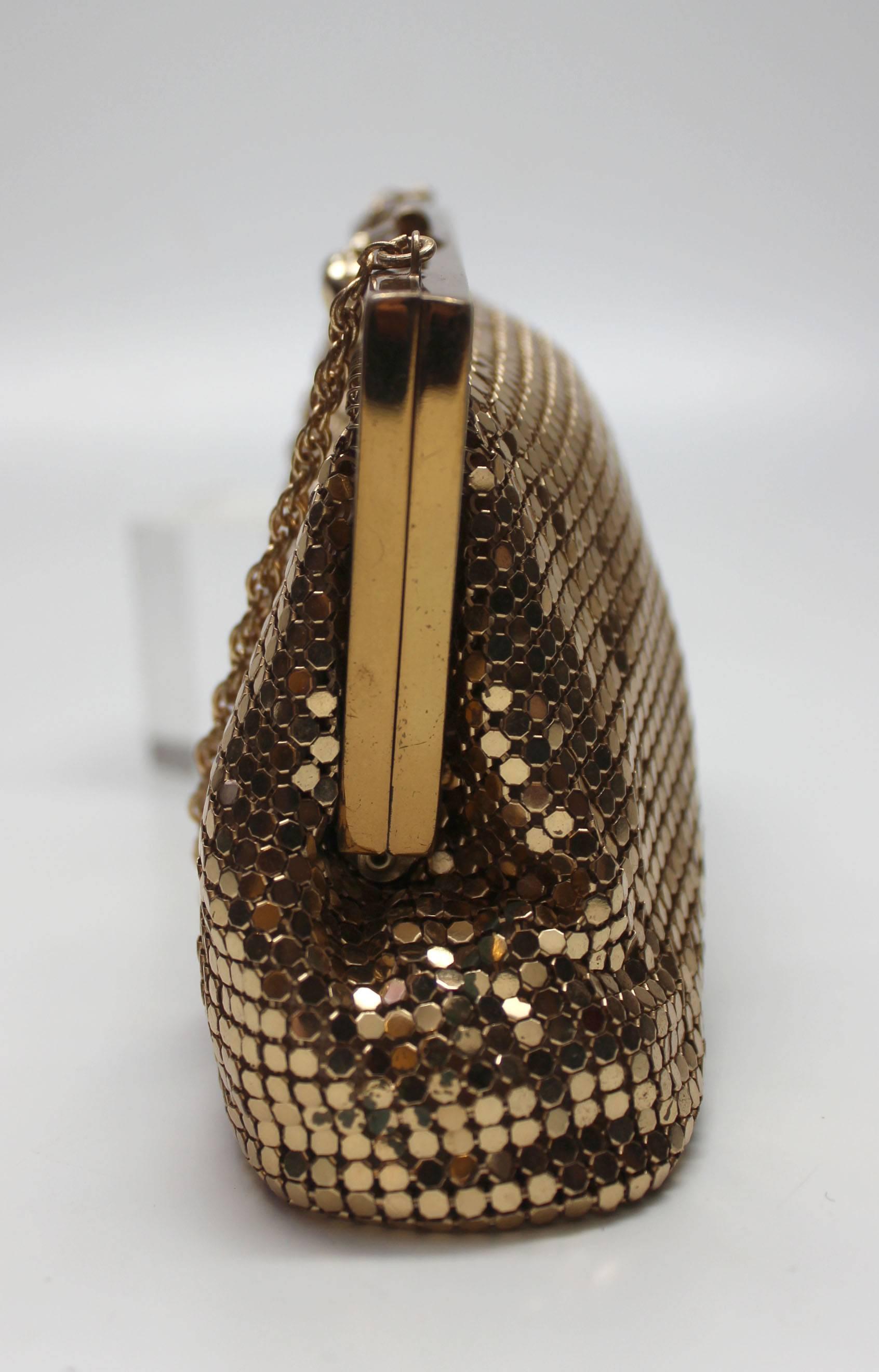 1940s Whiting and Davis Gold Mesh Evening Bag with Rhinestone Clasp In Excellent Condition In New York, NY