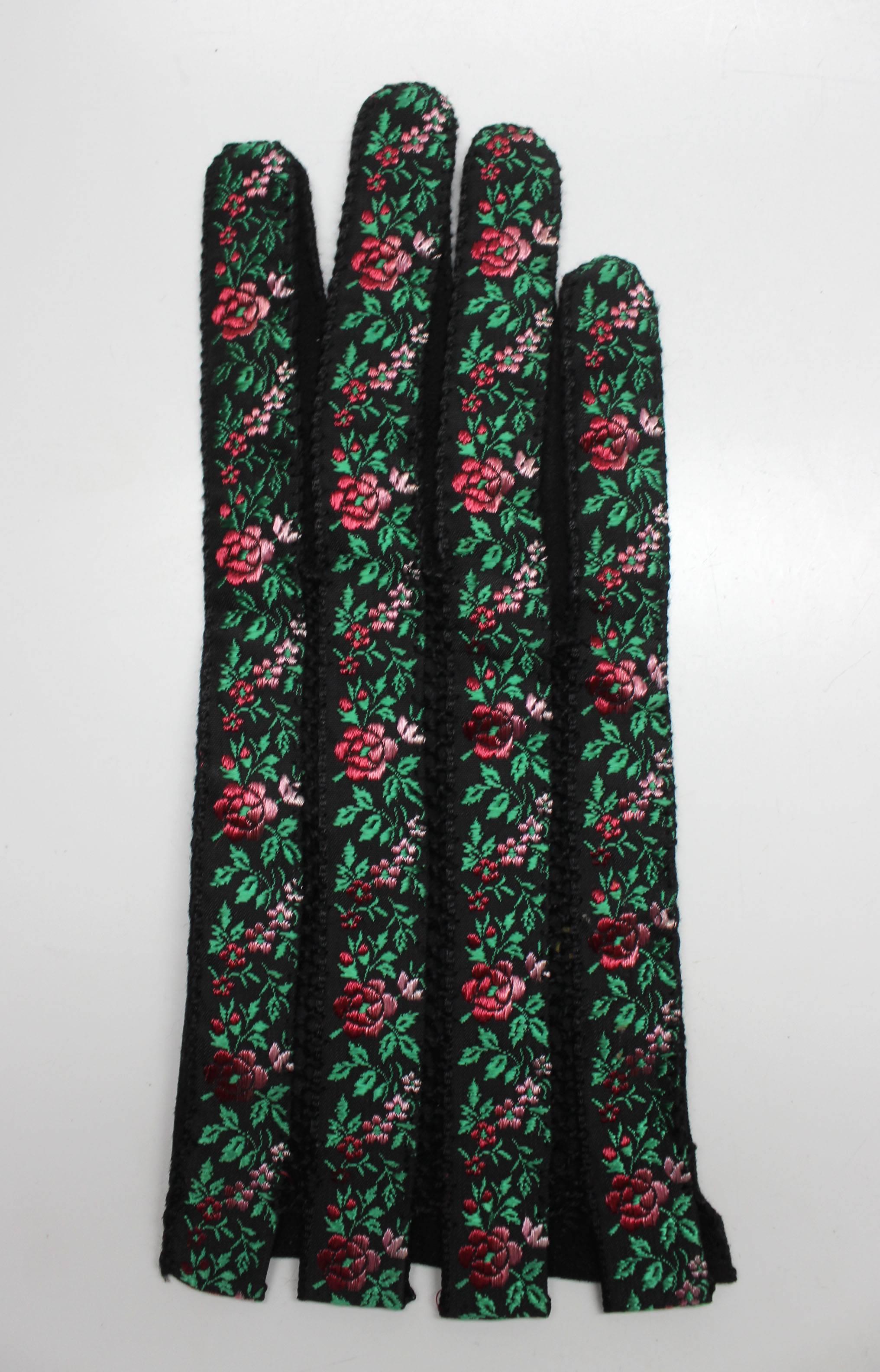 Vintage Suede & Embroidered Ribbon Gloves In Excellent Condition For Sale In New York, NY
