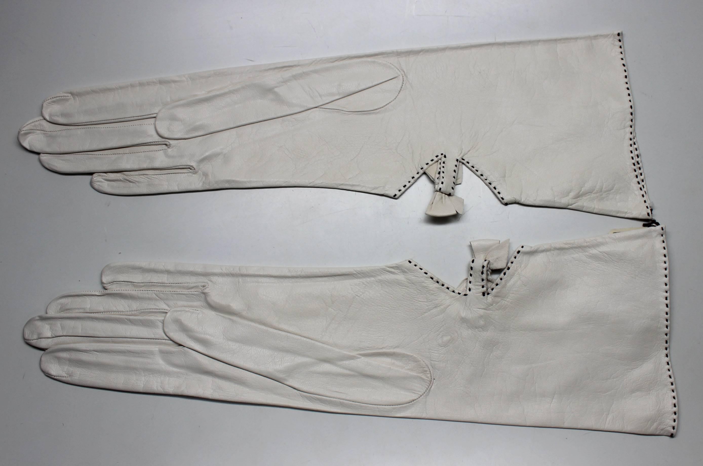 Gray Vintage Roger Fare French White Kidskin Gloves, Never Worn