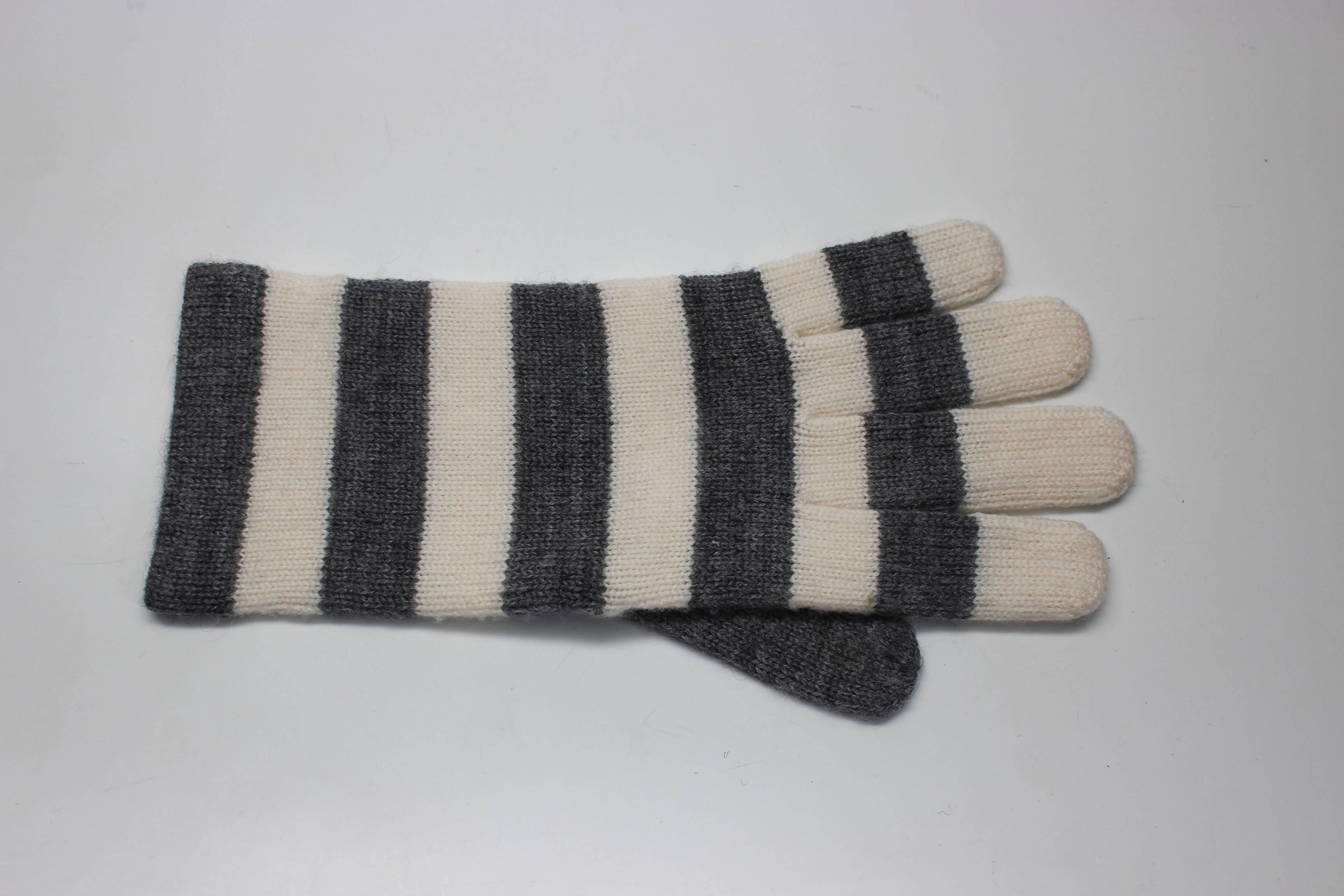 1980s Escada by Margaretha Ley Grey and White Striped Wool Gloves In Excellent Condition For Sale In New York, NY