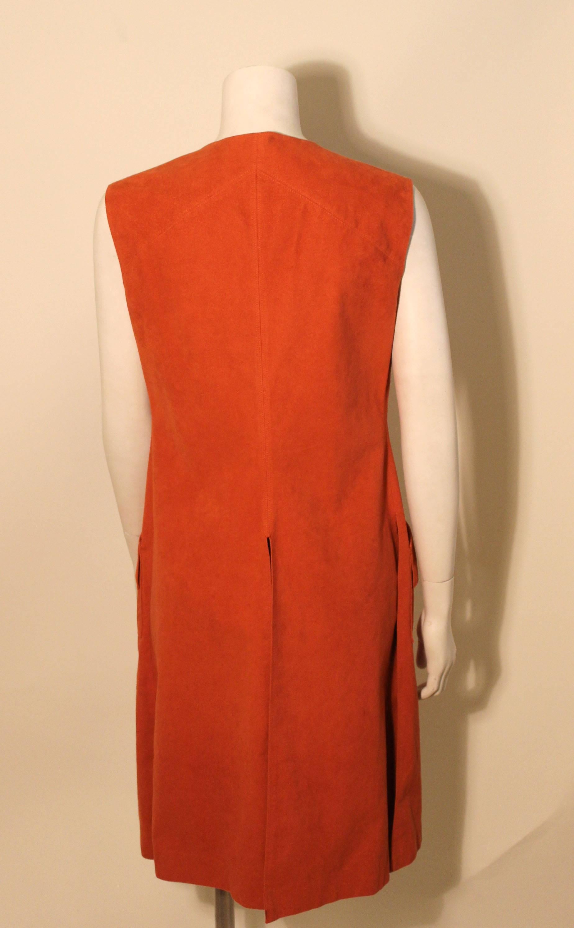 Vintage 1970s Vera Maxwell Ultra Suede Knee Length Vest In Excellent Condition For Sale In New York, NY