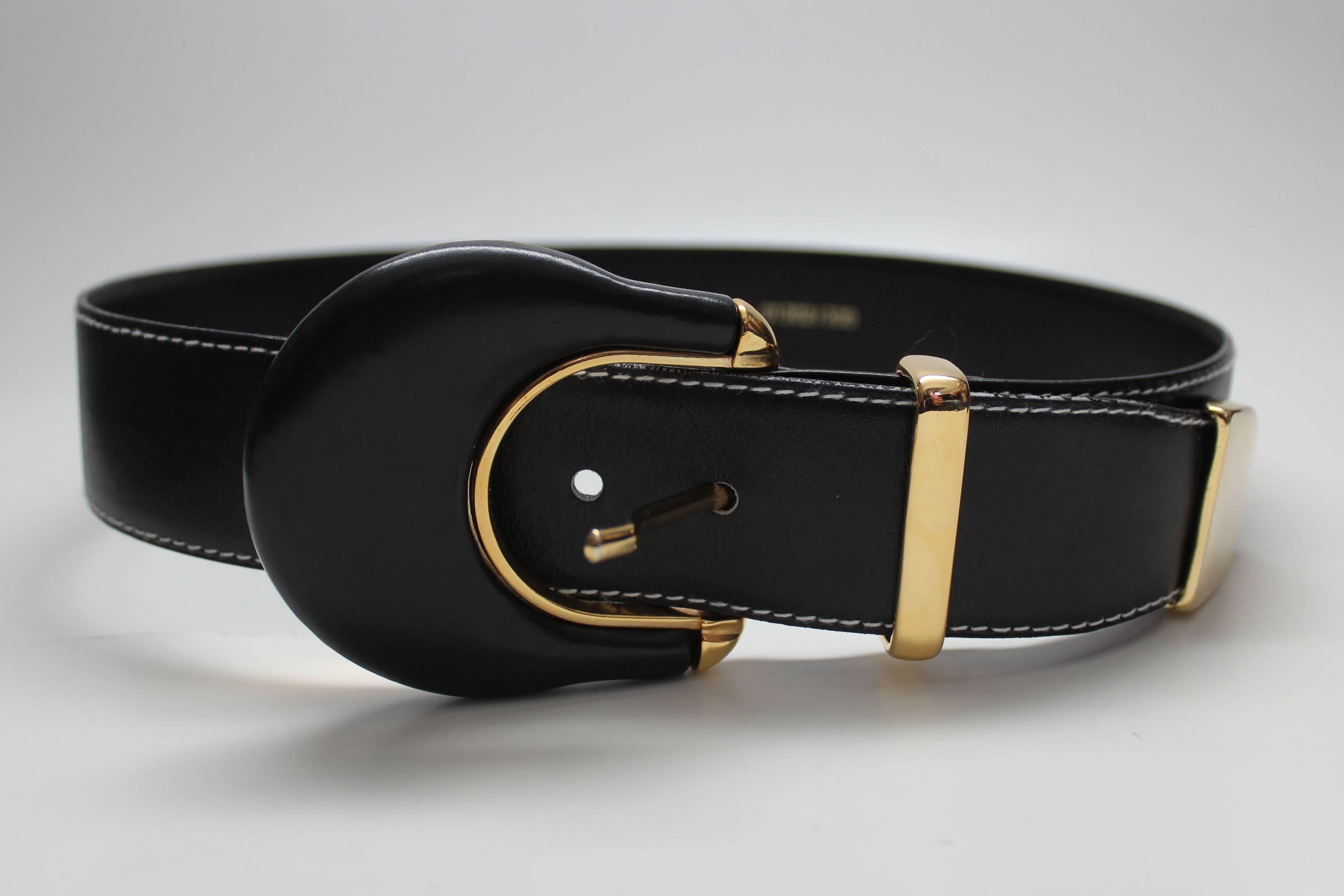 Vintage 1980's navy blue leather belt by Escada with bold gold tone hardware.
Marked as size 34, fits a 25-27