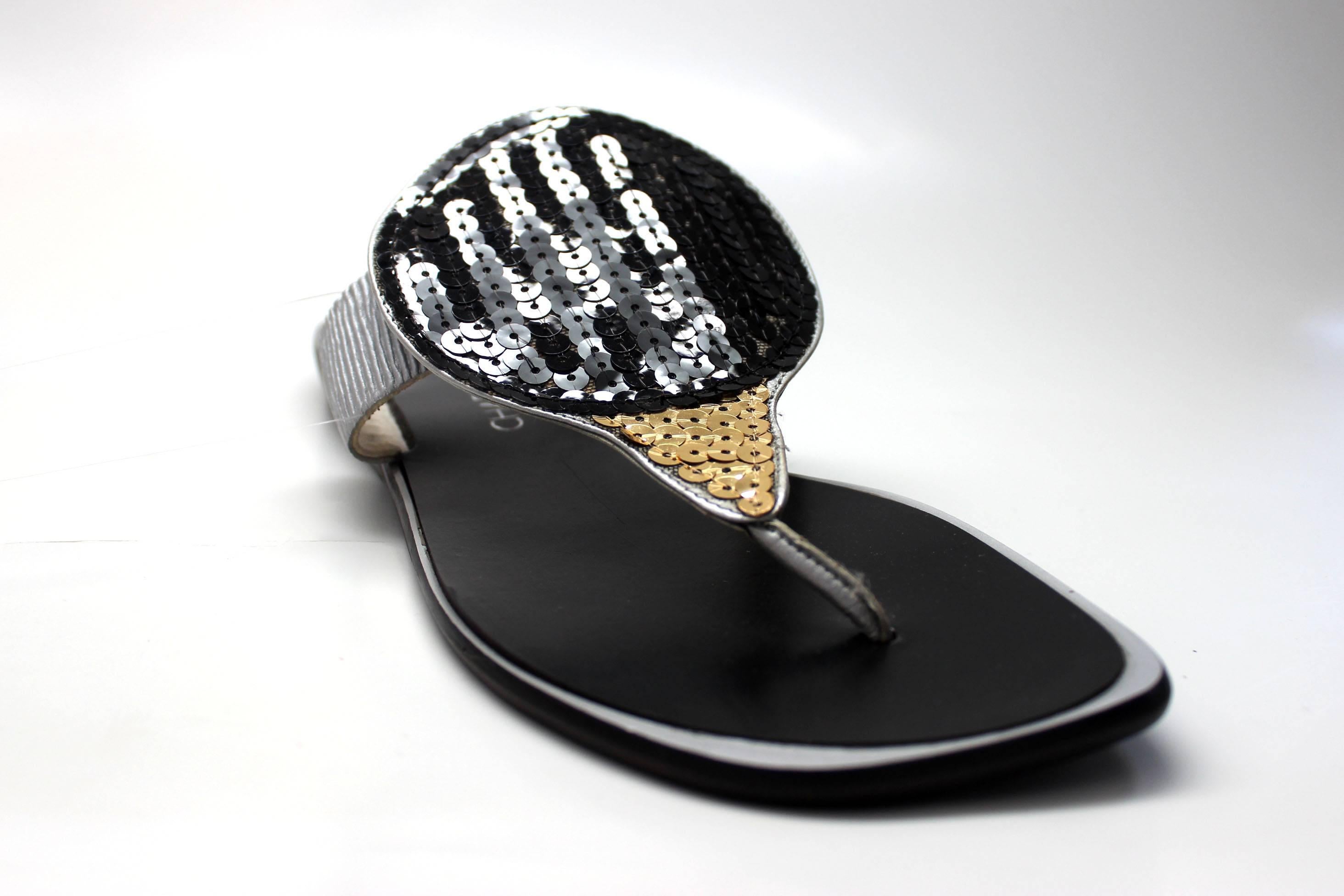 1990 Charles Jourdan Futuristic Black and Gold Sequin Sandals In New Condition For Sale In New York, NY