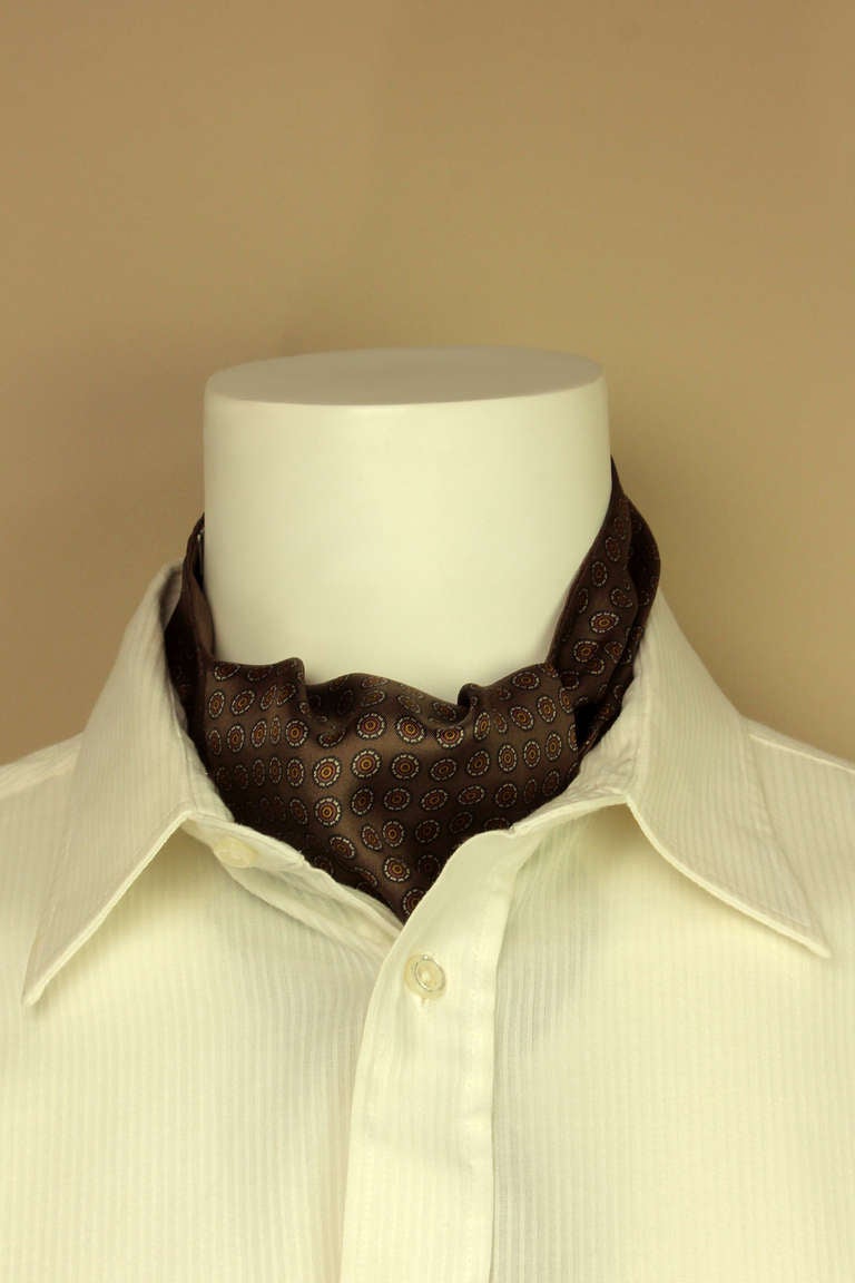This all silk ascot was made in Italy. It's a classic style that belongs in the wardrobe of every well-dressed man.