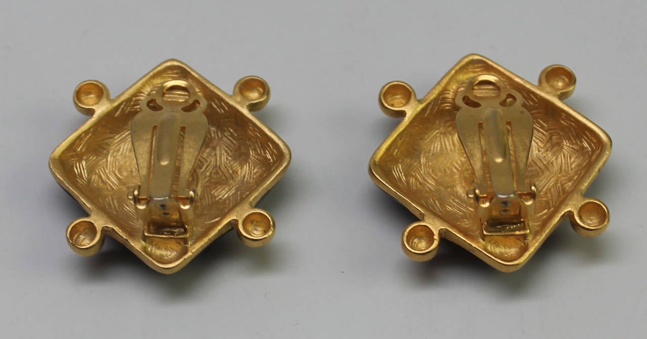 Vintage Givenchy Chic Diamond Shape Clip Earrings In Excellent Condition For Sale In New York, NY