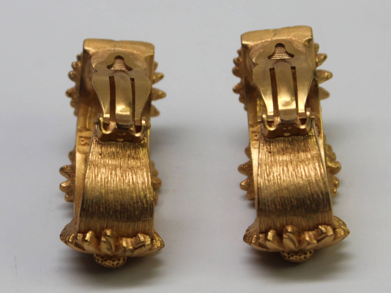 Vintage Escada Gold Plated Daisy Earrings In Excellent Condition For Sale In New York, NY