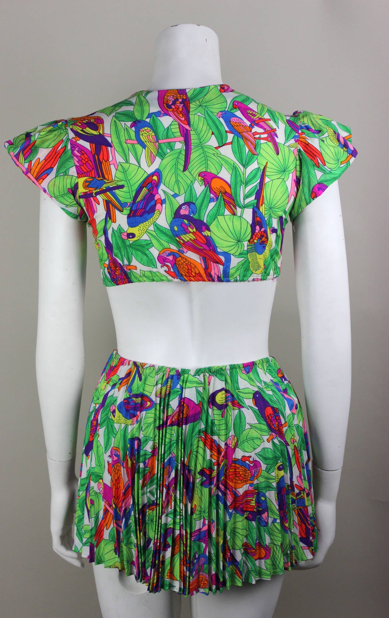 Vintage 1960s 2 Piece Tropical Sunsuit with Accordian Pleated Skirt In Excellent Condition In New York, NY