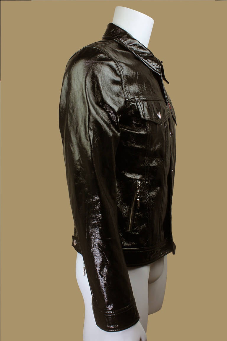 Damien Hirst was given complete freedom to do whatever he wanted regarding the designs in this collaboration with Levi's, and death was his central theme.This all patent leather jacket is tough and durable, yet comfortable all at the same time.