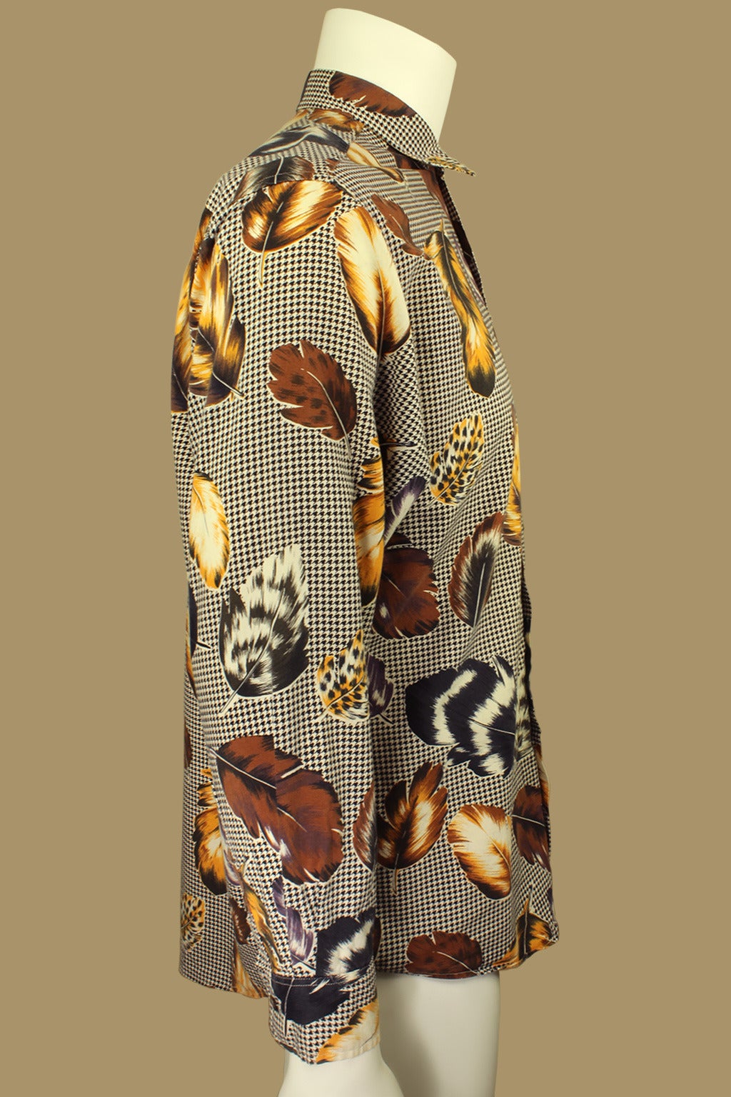 Paul Smith is a master at prints and this is a perfect example. Printed over a black and white herringbone background are bold photo print feathers in animal prints. This shirt is a classic cut in soft cotton/rayon blend.