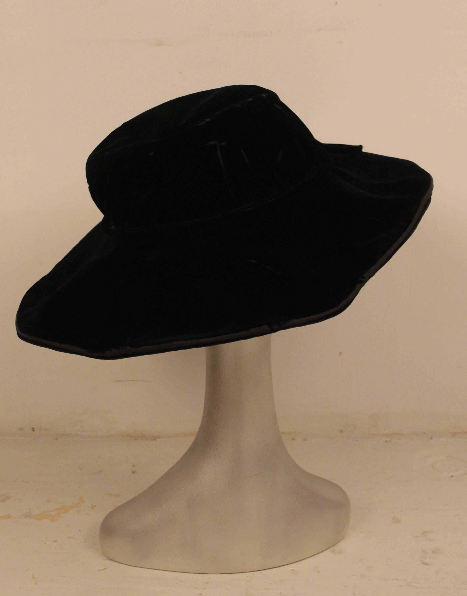 Edwardian Velvet Hat H.C.F. Koch and Company In Good Condition In New York, NY