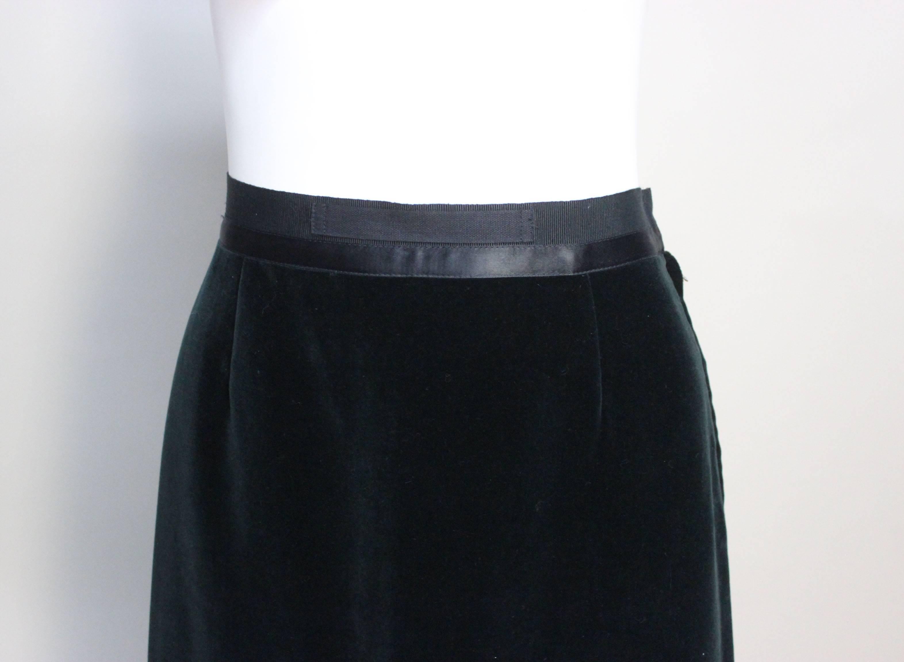 Martin Margiela Early 90s Forest Green Velvet White Label Skirt In Excellent Condition For Sale In New York, NY