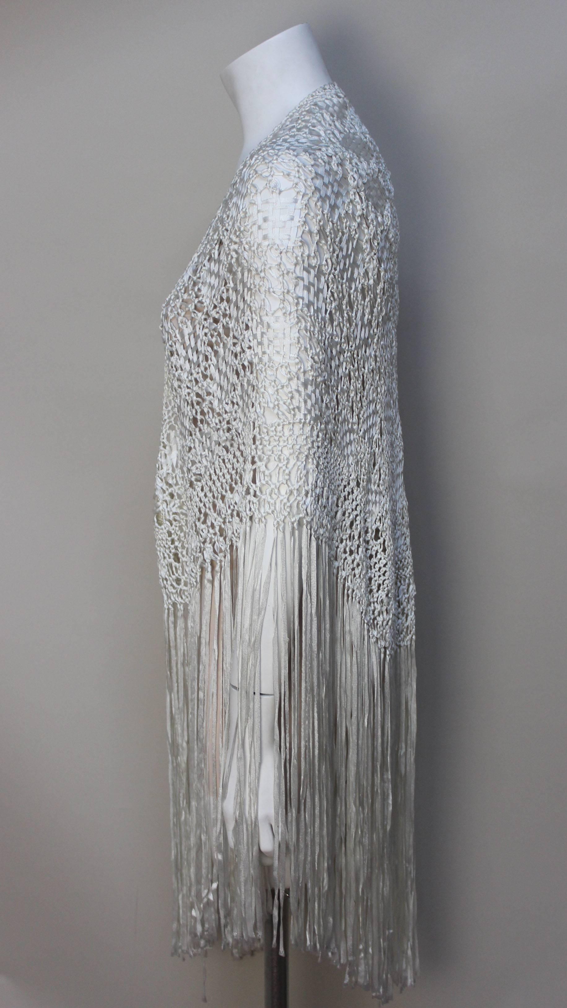 White Silk Crochet Ribbon Fringed 1930s Shawl In Excellent Condition For Sale In New York, NY