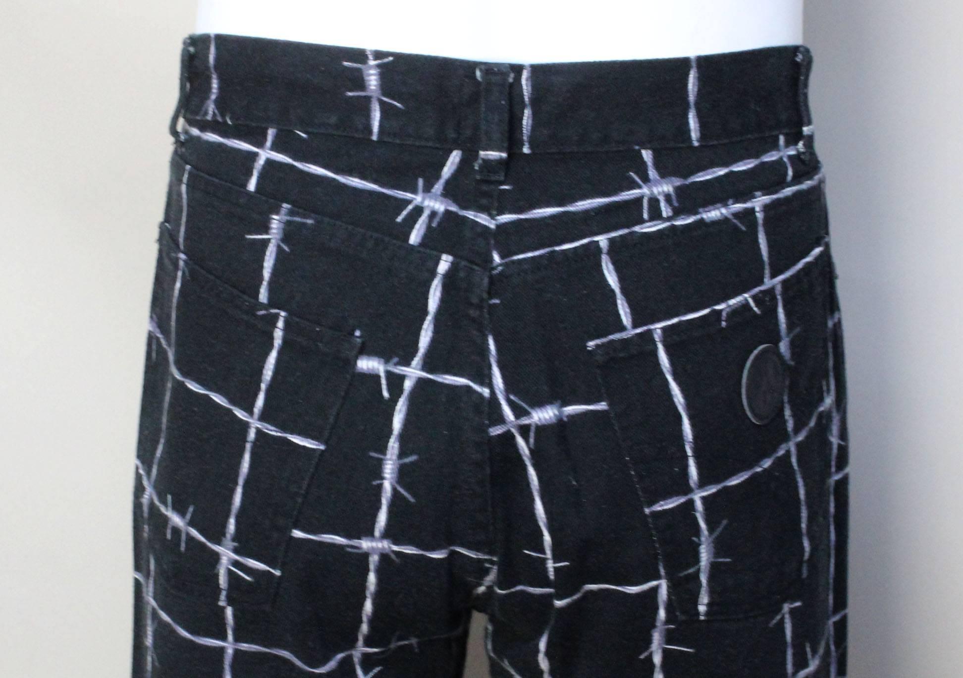 Moschino Mens Barbed Wire Printed Jeans In Excellent Condition In New York, NY