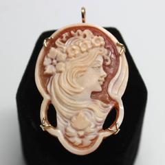 Vintage M + M Scognamiglio 14K Cameo Pendant/Pin