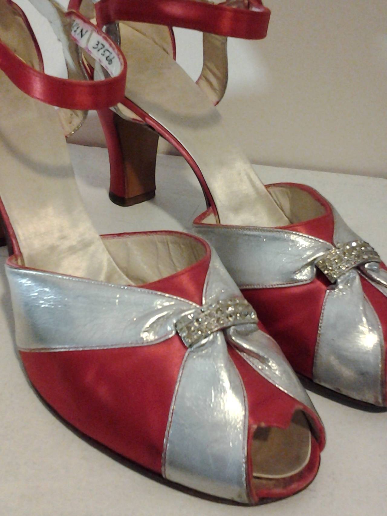 A gorgeous pair of 1930s evening sandals with a 3.5