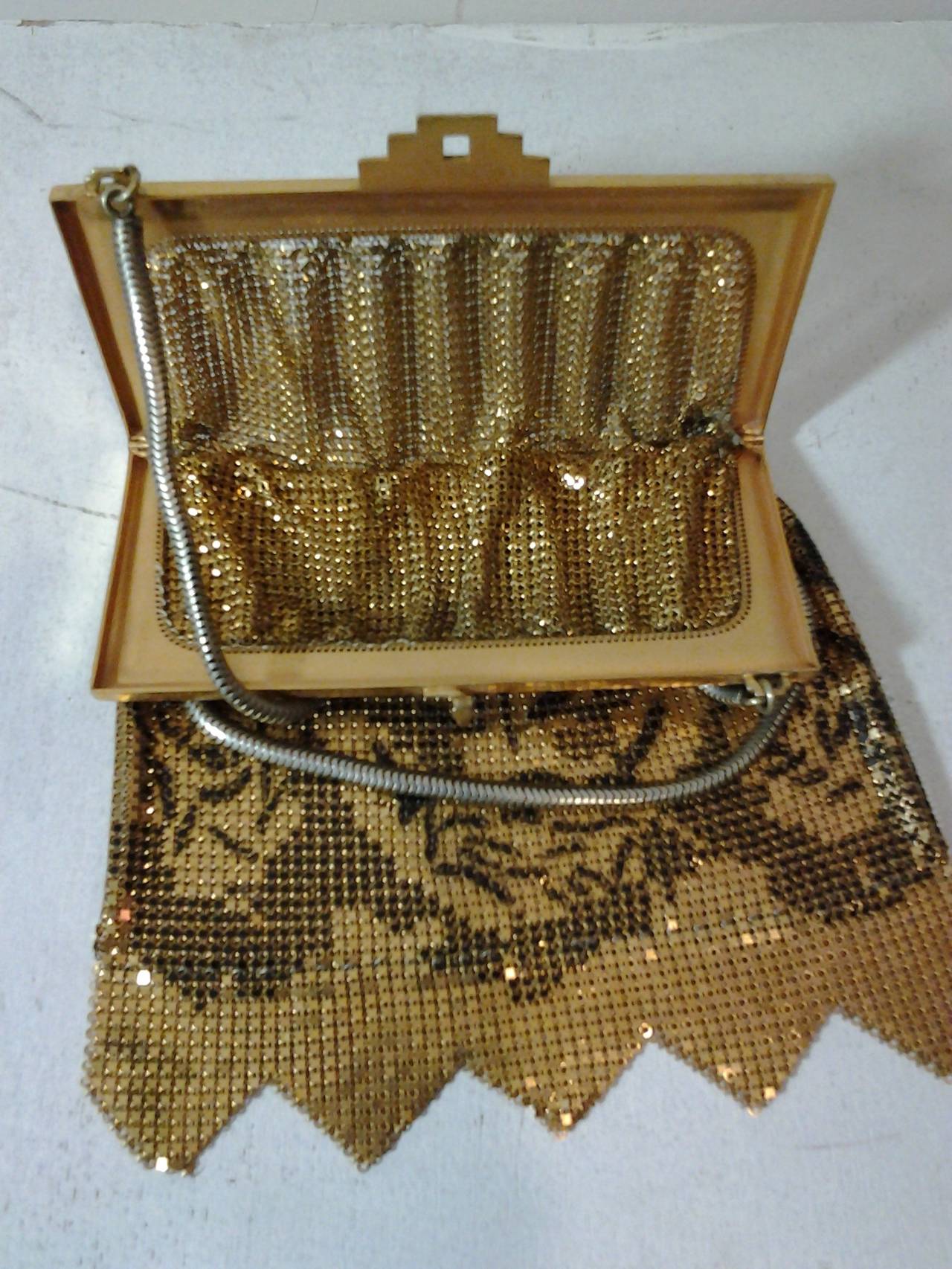 1920s Metal Mesh Evening Bag in Gold and Black Enamel In Excellent Condition In Gresham, OR