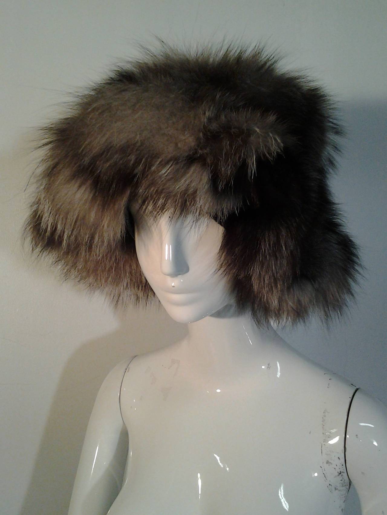 A funky stylish 1980s silver tip fox fur hat with a knit band.  Comfortable, chic and warm~  Large size