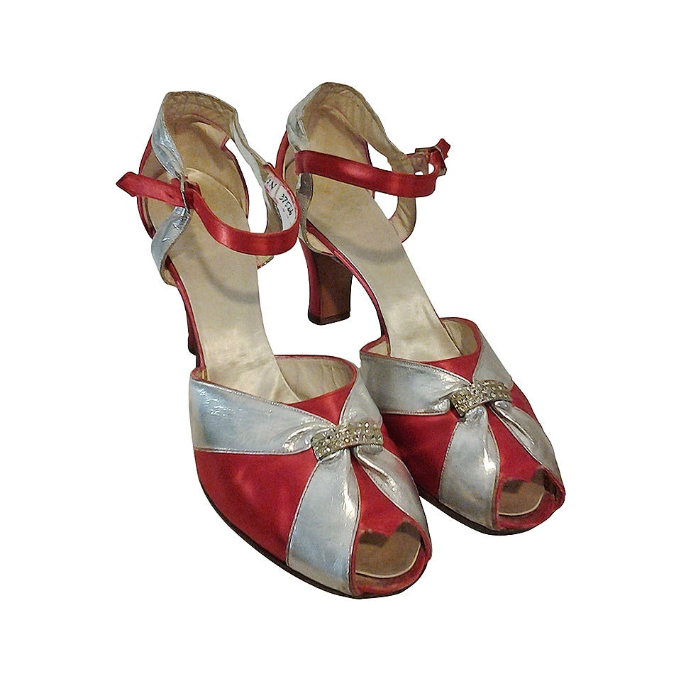 1930s Evening Sandals in Silver Leather and Red Satin - Size 8.5