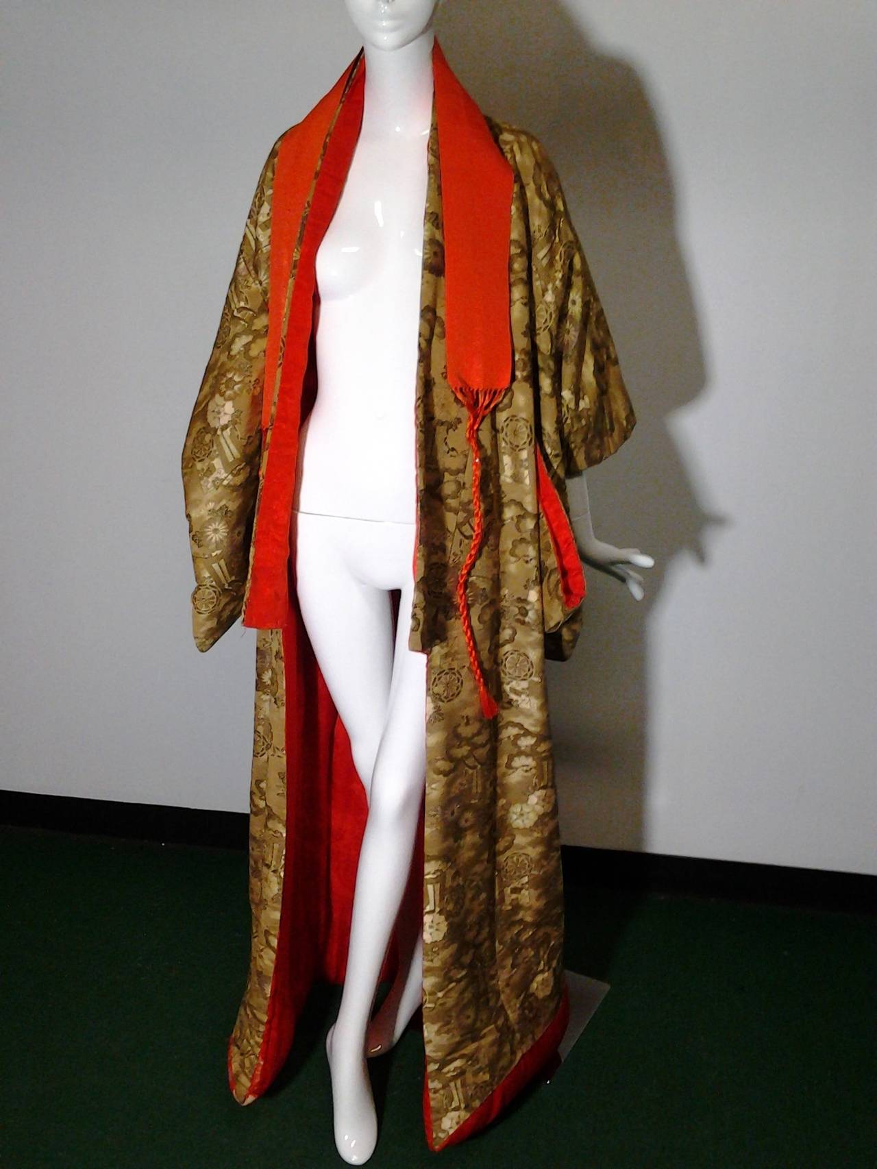 Japanese Uchikake Bridal Kimono Coat - Gold Silk Brocade In Excellent Condition In Gresham, OR