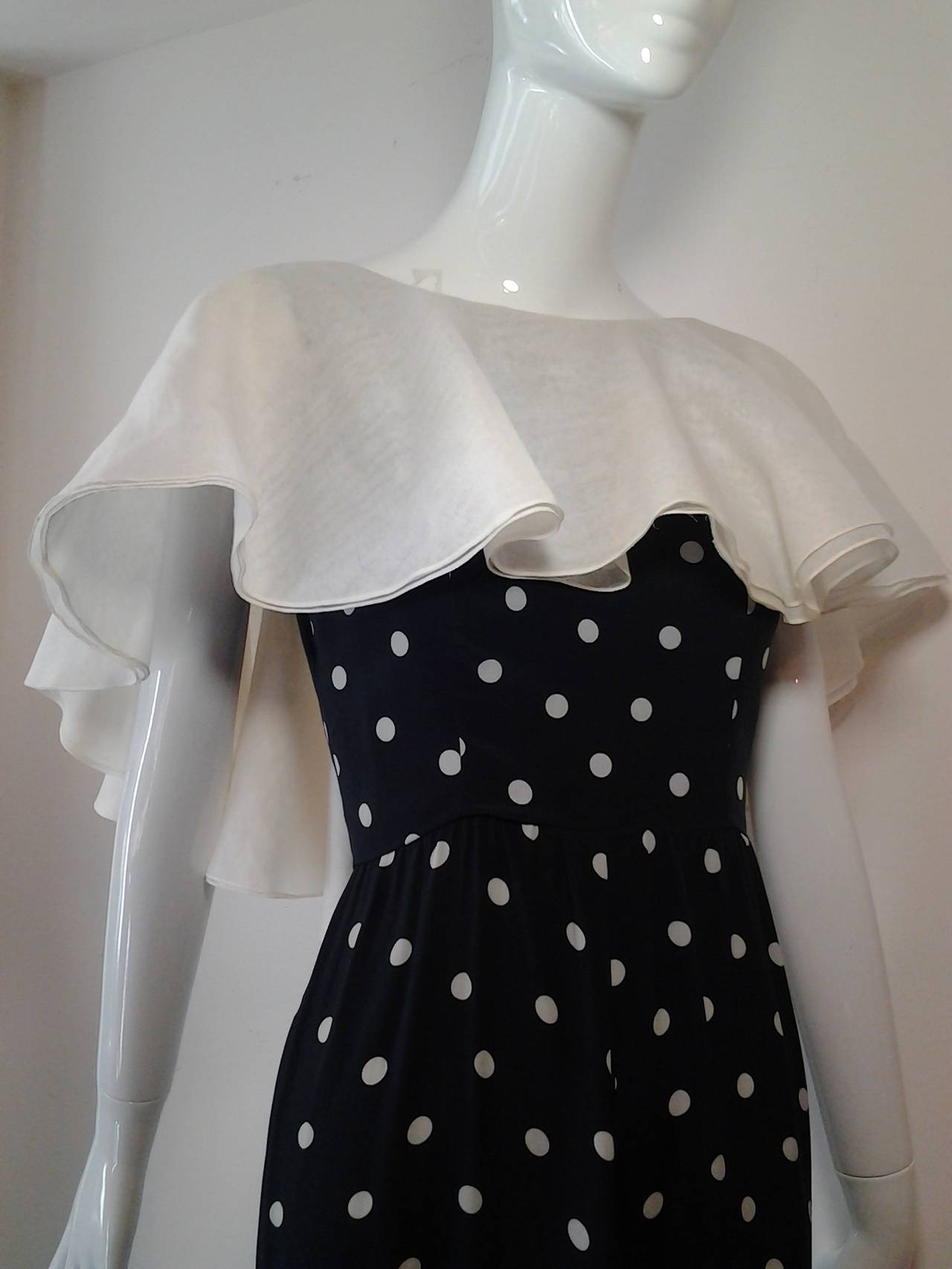 1970s Oscar de la Renta Black Silk PolkaDot Gown w/ Organza Ruffle Collar In Excellent Condition In Gresham, OR