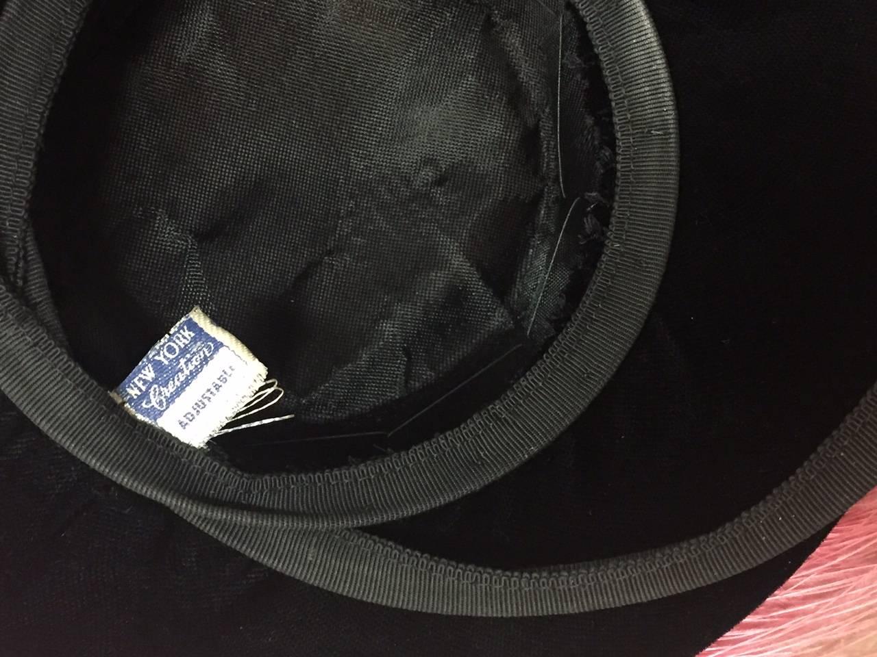 1940s New York Creations Pink Egret Feather and Black Velvet Tilt Hat In Excellent Condition In Gresham, OR