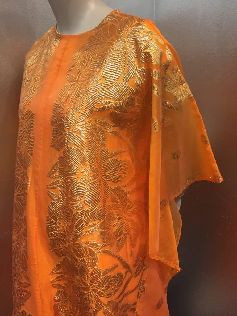 1960s Marigold Lamé Brocade Synthetic Silk Caftan w Lining In Excellent Condition In Gresham, OR