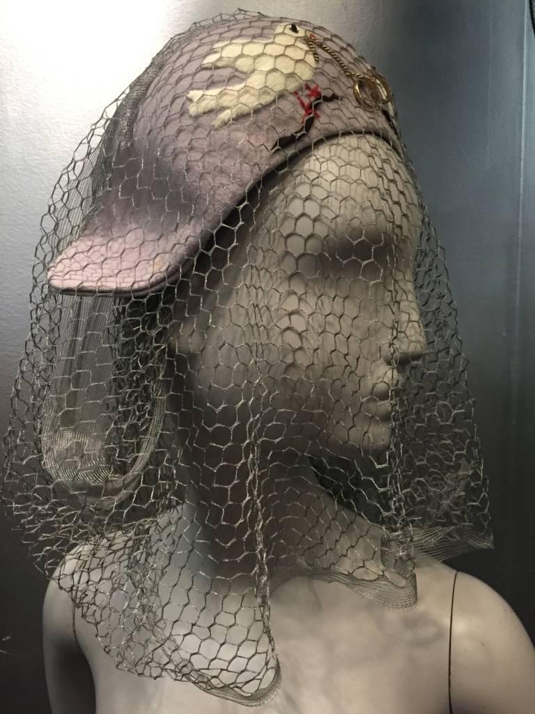 1940s Irina Roublon Couture Hat w Dove Appliqués, Veiling and 14K Gold Rings In Excellent Condition In Gresham, OR