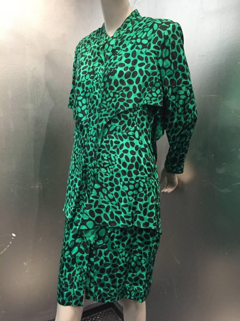 Green 1980s Emerald and Black Elipse Print Tiered Button-Down Dress  For Sale