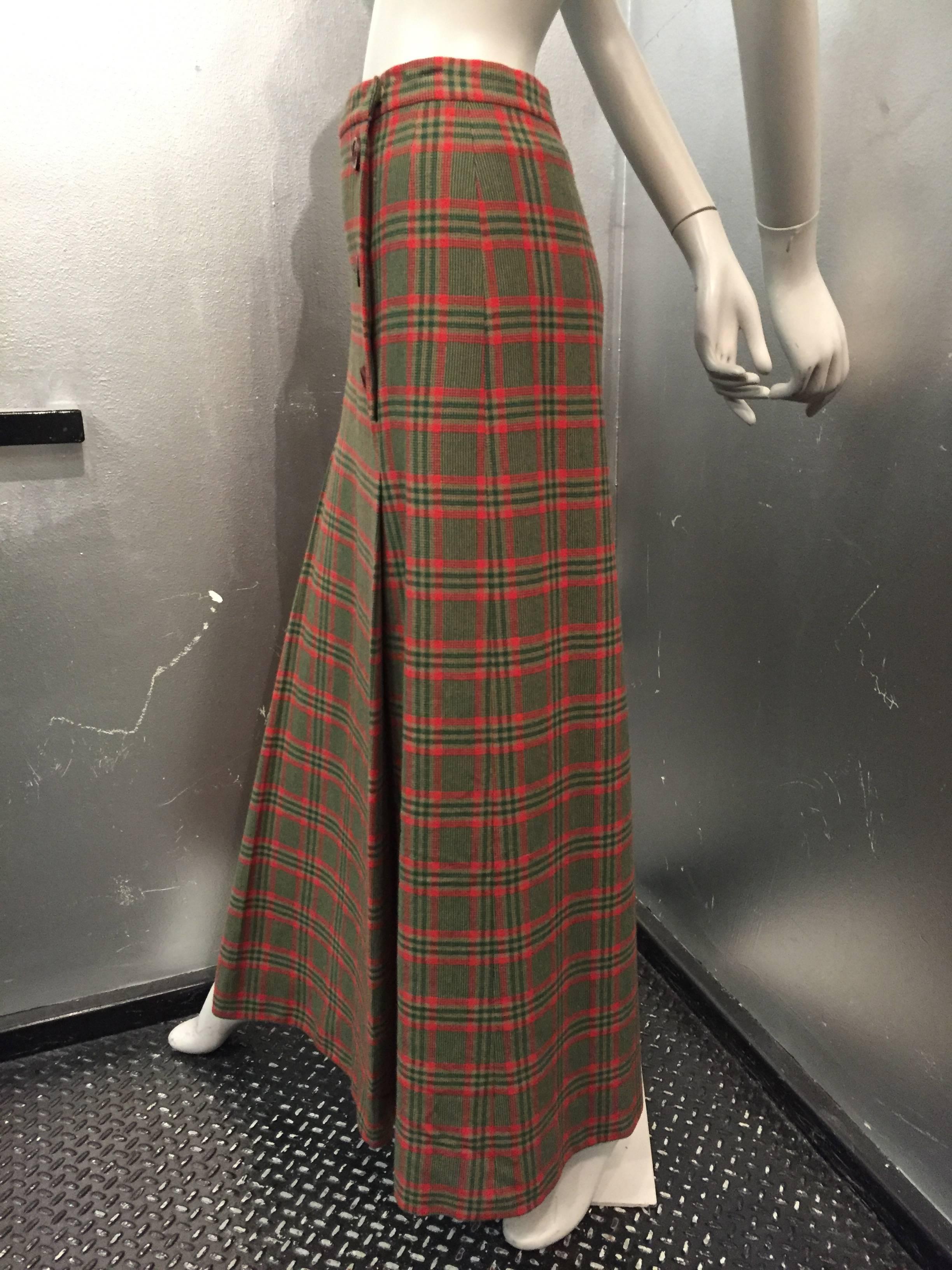 1970s Gucci red and green holiday plaid side-button (with Gucci Logo) maxi skirt of lambswool and cashmere. Deep pleats. Fully lined. 