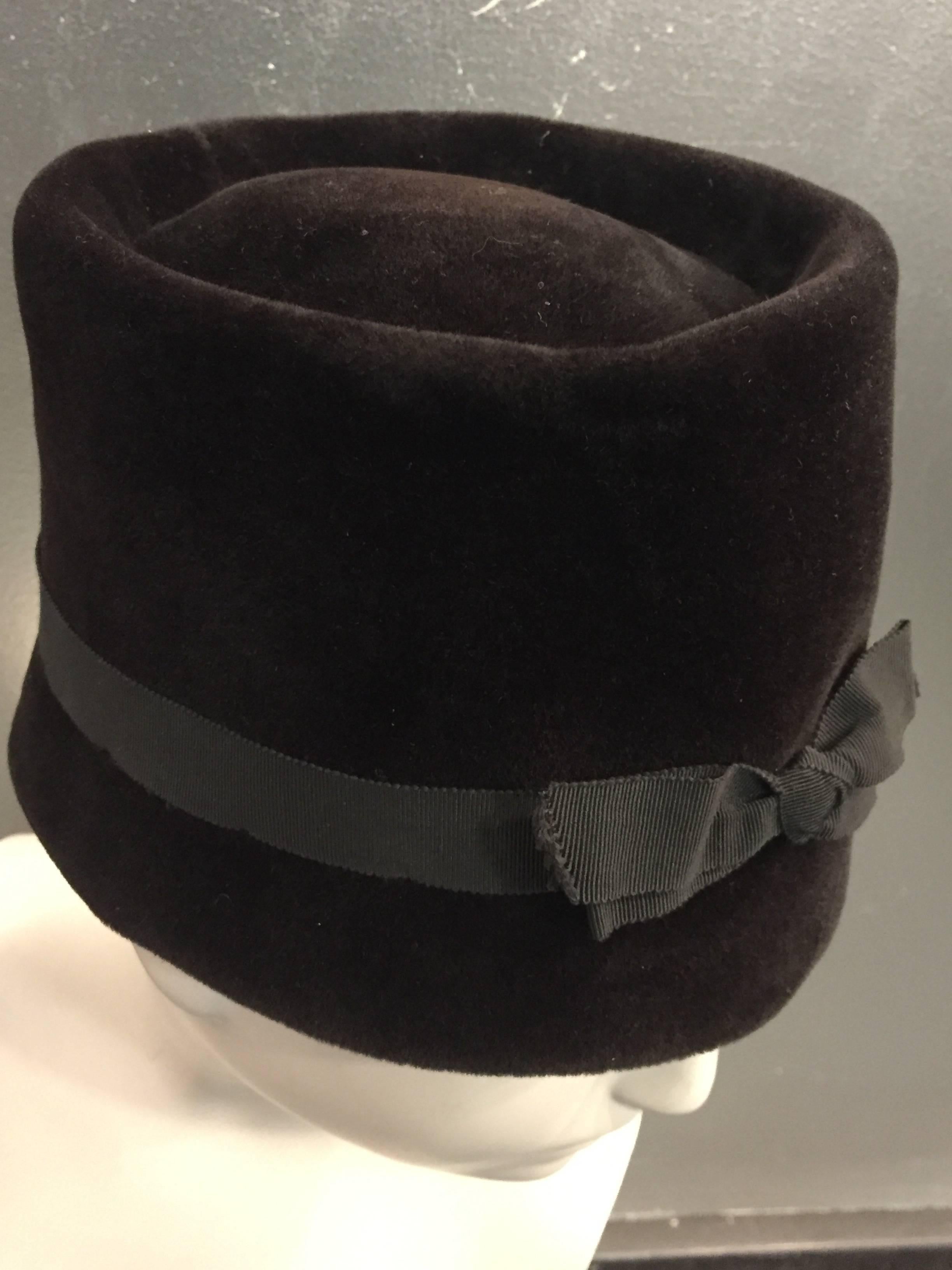 1960s Christian Dior Velvet Equestrian Style Hat W/ Bow  In Excellent Condition In Gresham, OR