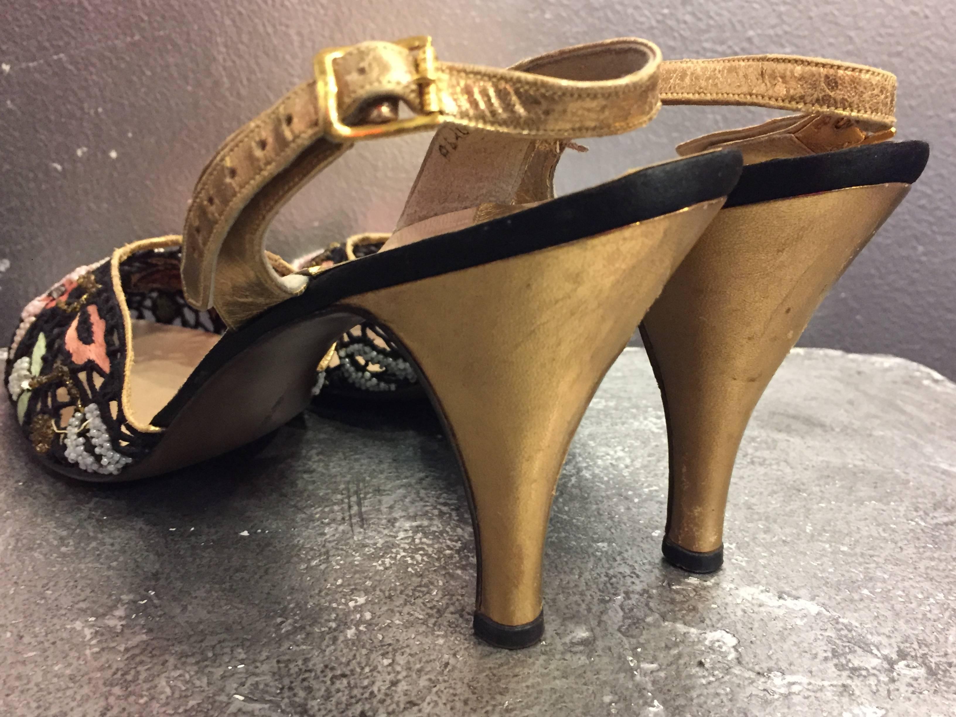 gilt pumps