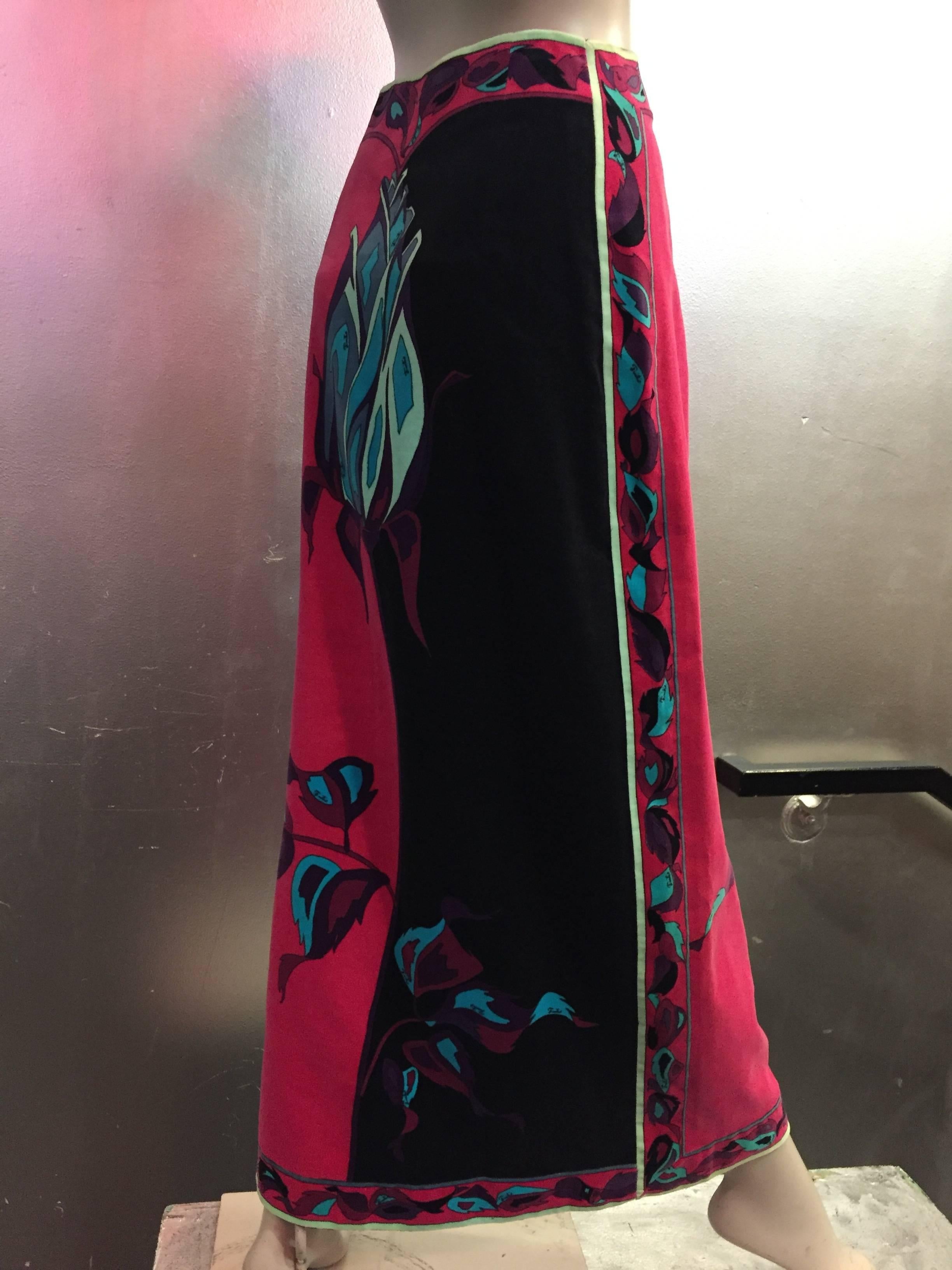1970s Emilio Pucci fabulous psychedelic rose print in black, fuchsia, blue, turquoise and purples.  Edged in typical Pucci-style border print and snap closures up entire length of side. Completely silk lined. 
