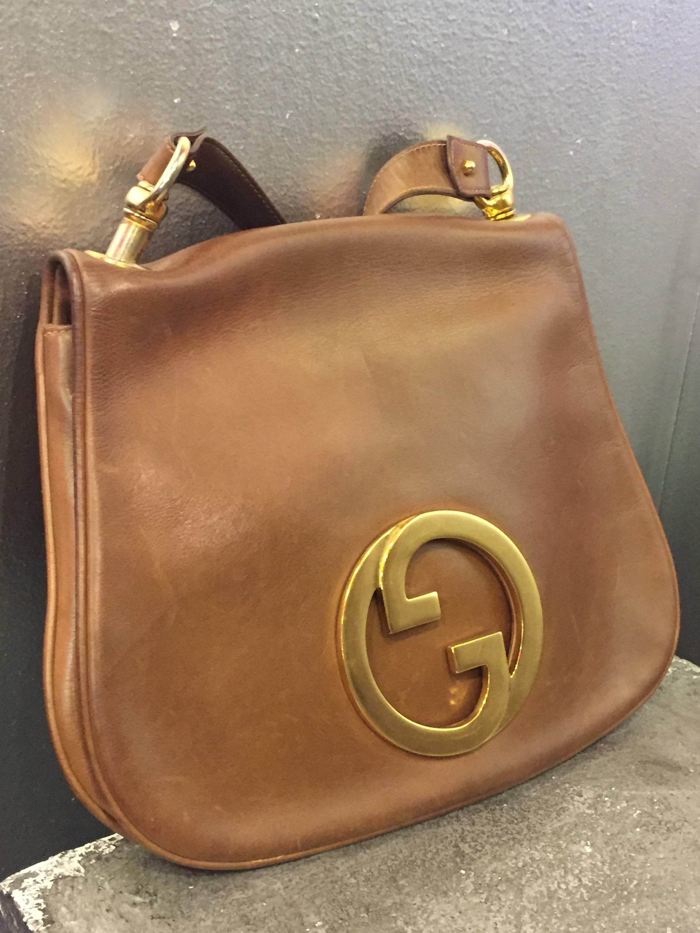 This is absolutely the quintessential 70's whisky brown leather Gucci shoulder bag that completes every boho look. Very timely with the resurgence of the Gucci logo purse. 

Bag measures 11 inches at it widest point and is 11 inches tall, with an