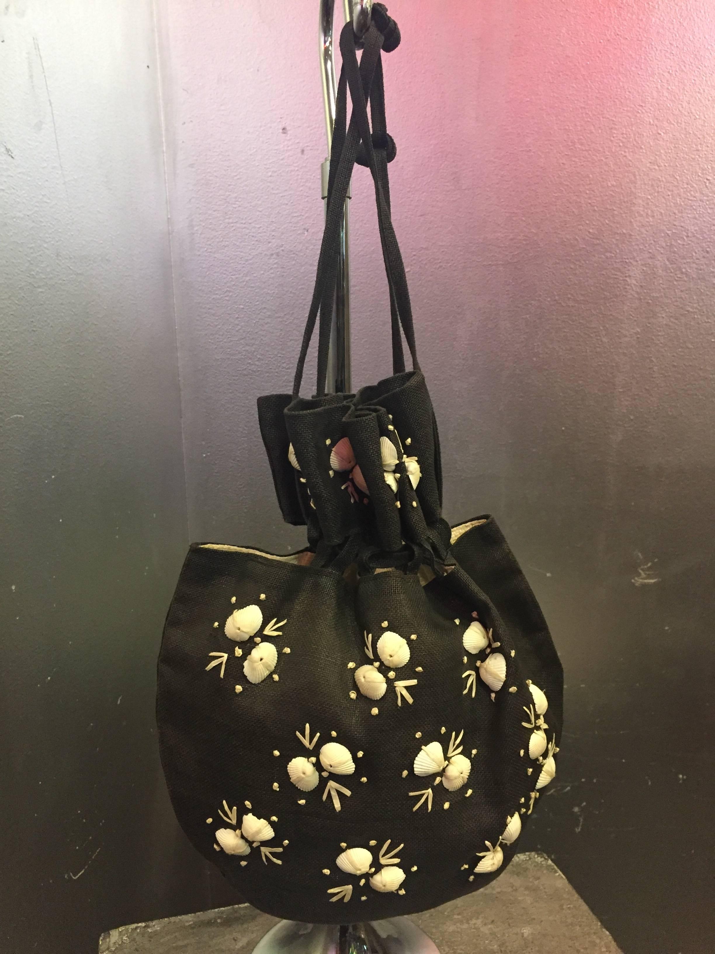 1950's Black Straw Pouch Bag with White Seashells  In Excellent Condition In Gresham, OR