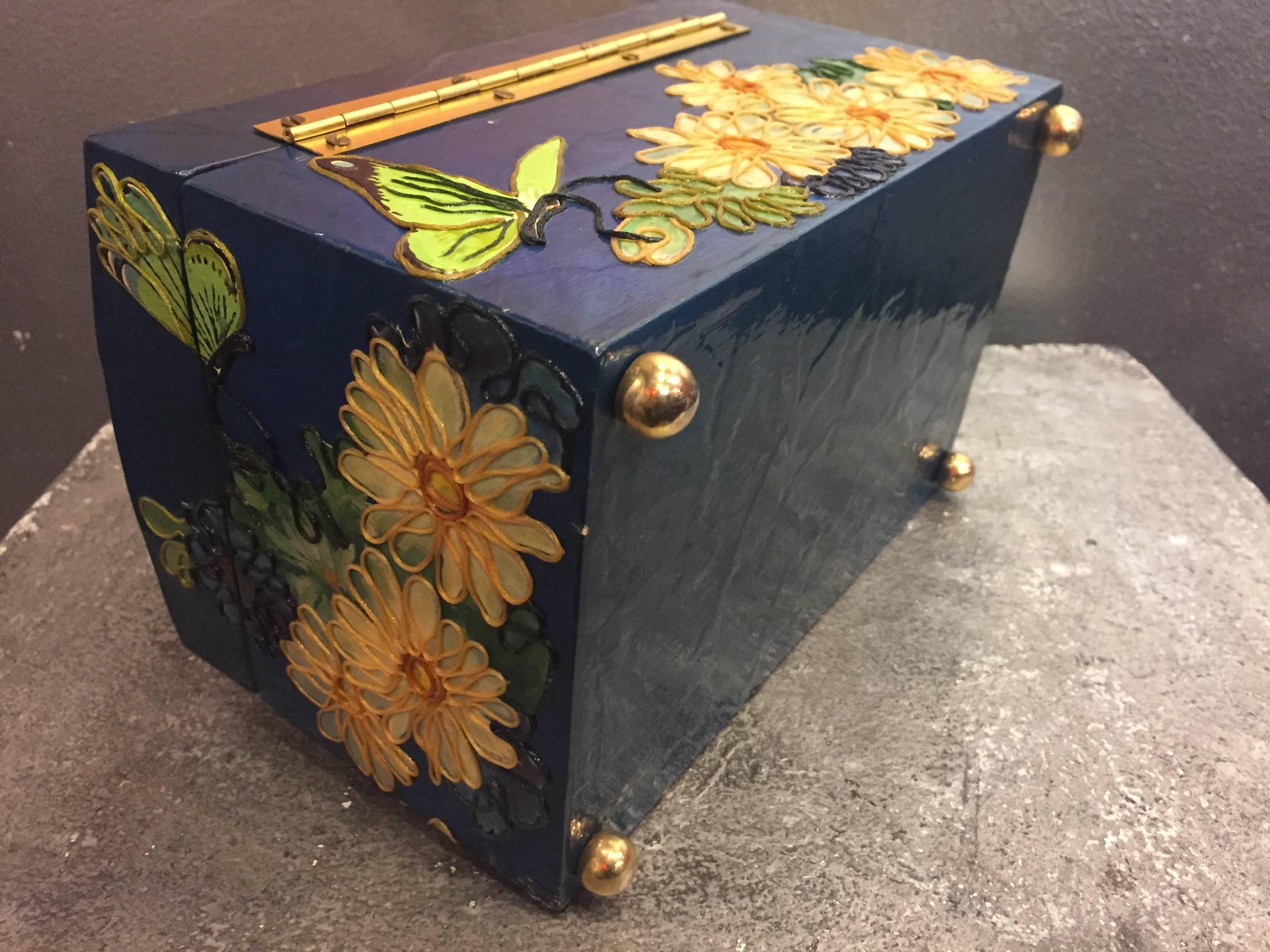 1960s Wooden Box Purse w Painted and Applied Flowers & Butterflies  In Excellent Condition In Gresham, OR