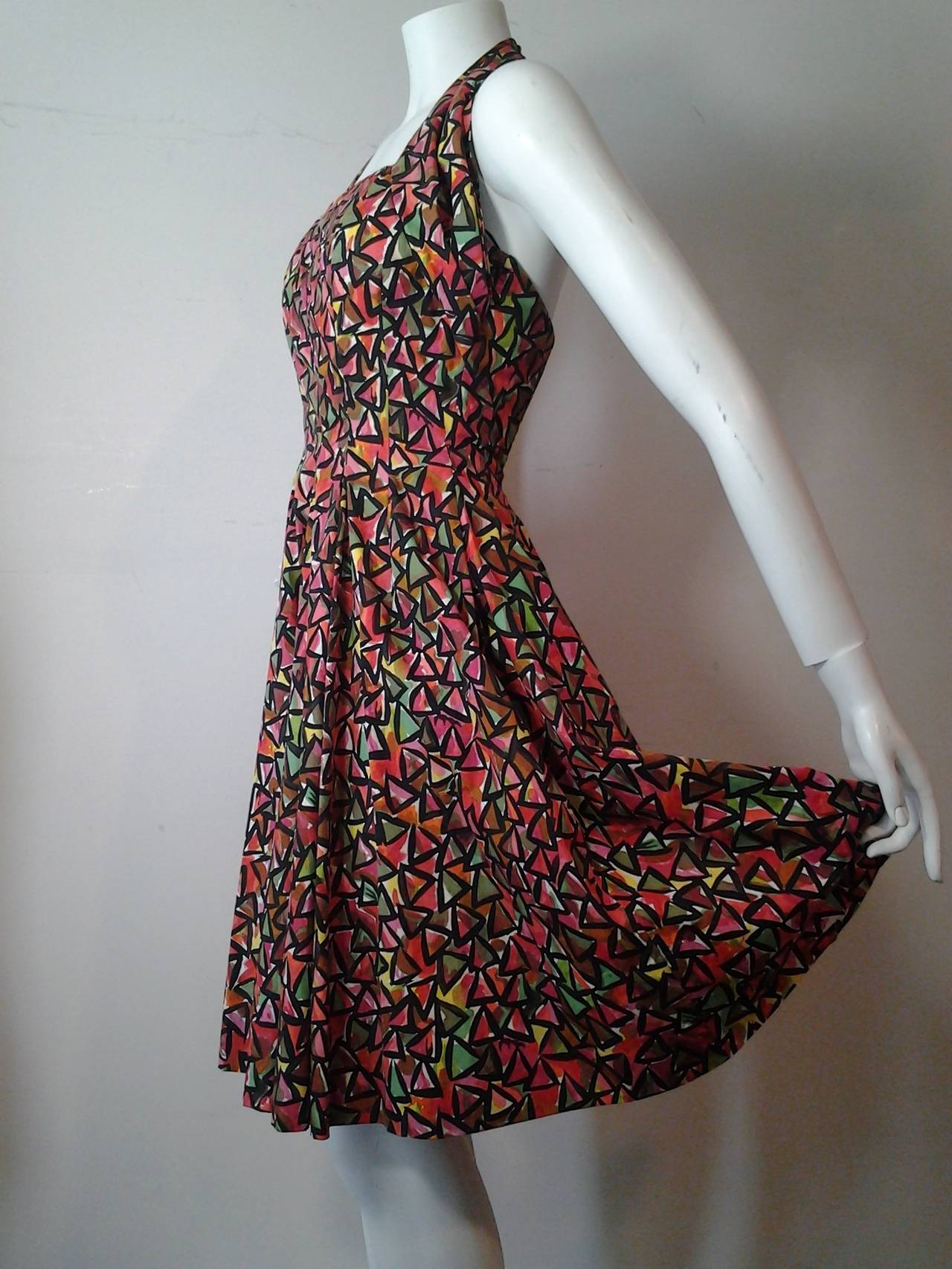 1950s Suzie Perette Cotton Halter Sundress in Bold Graphic Print In Good Condition In Gresham, OR