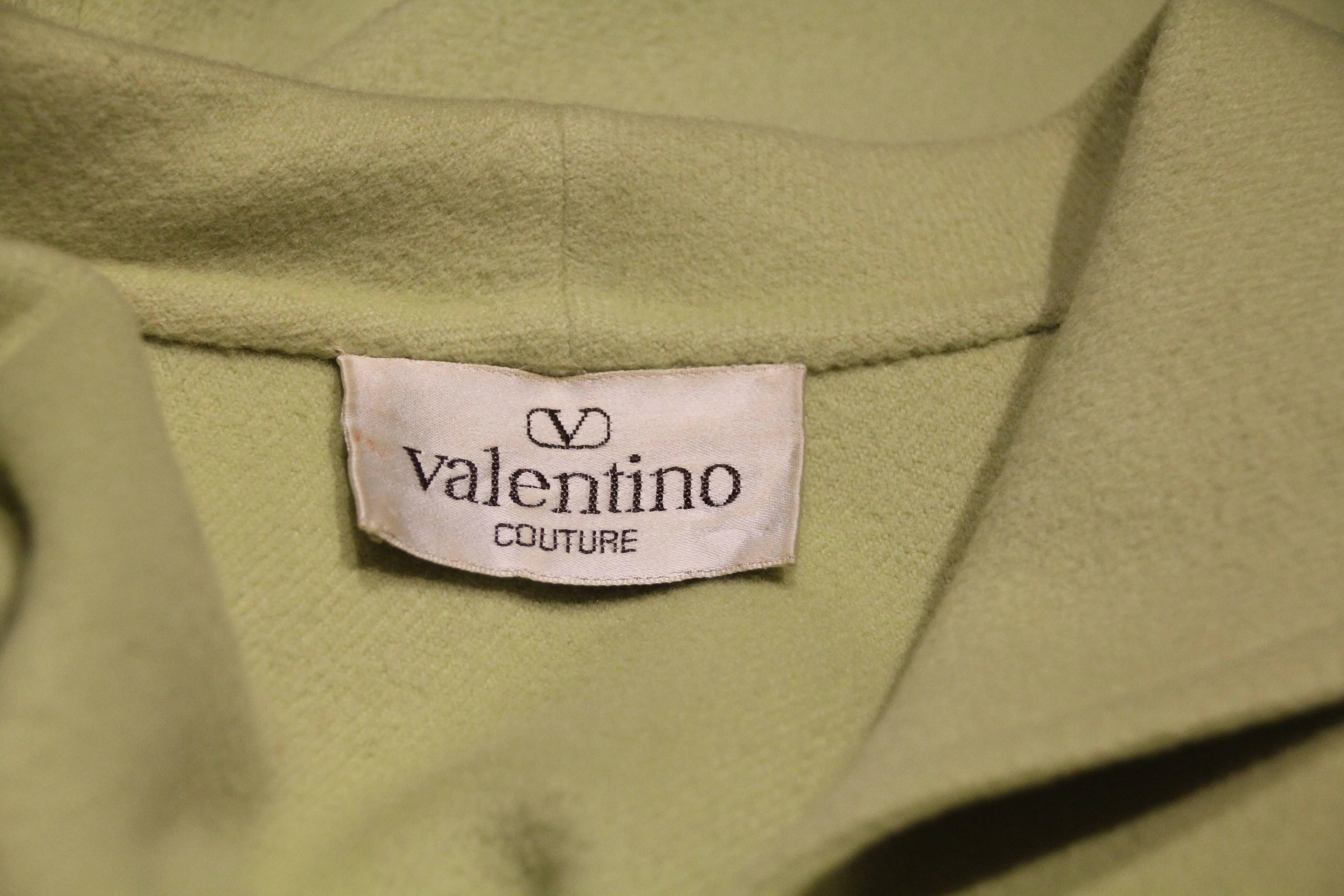 A fantastic 1980s Valentino Couture pistachio green double-faced cashmere swing coat with a beautiful and flattering swing style: Gathered and cuffed balloon sleeves, button front and large front patch pockets. 