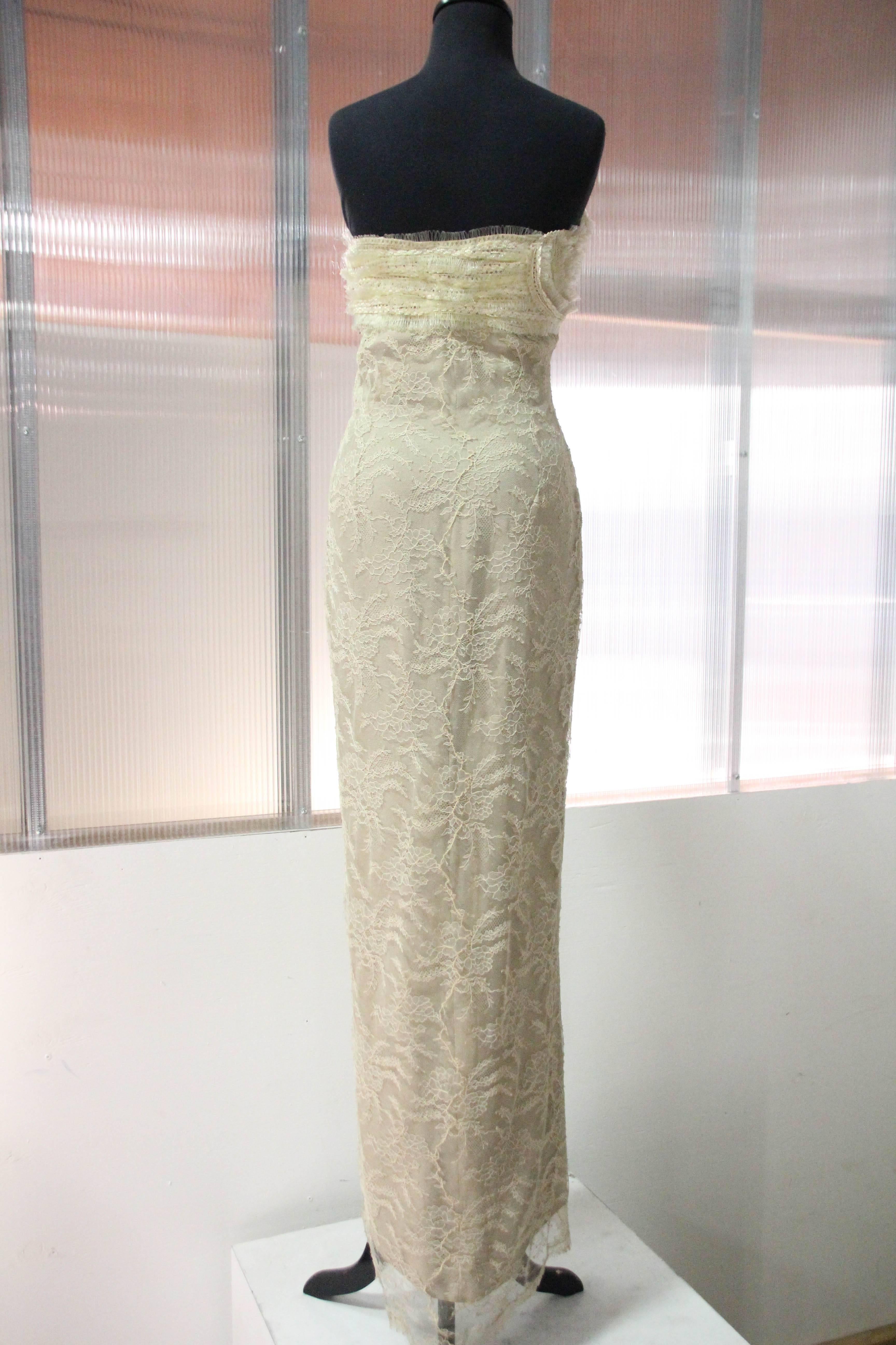 1990s Gianfranco Ferre Ecru French Lace and Horsehair Braid Strapless Gown In Excellent Condition For Sale In Gresham, OR