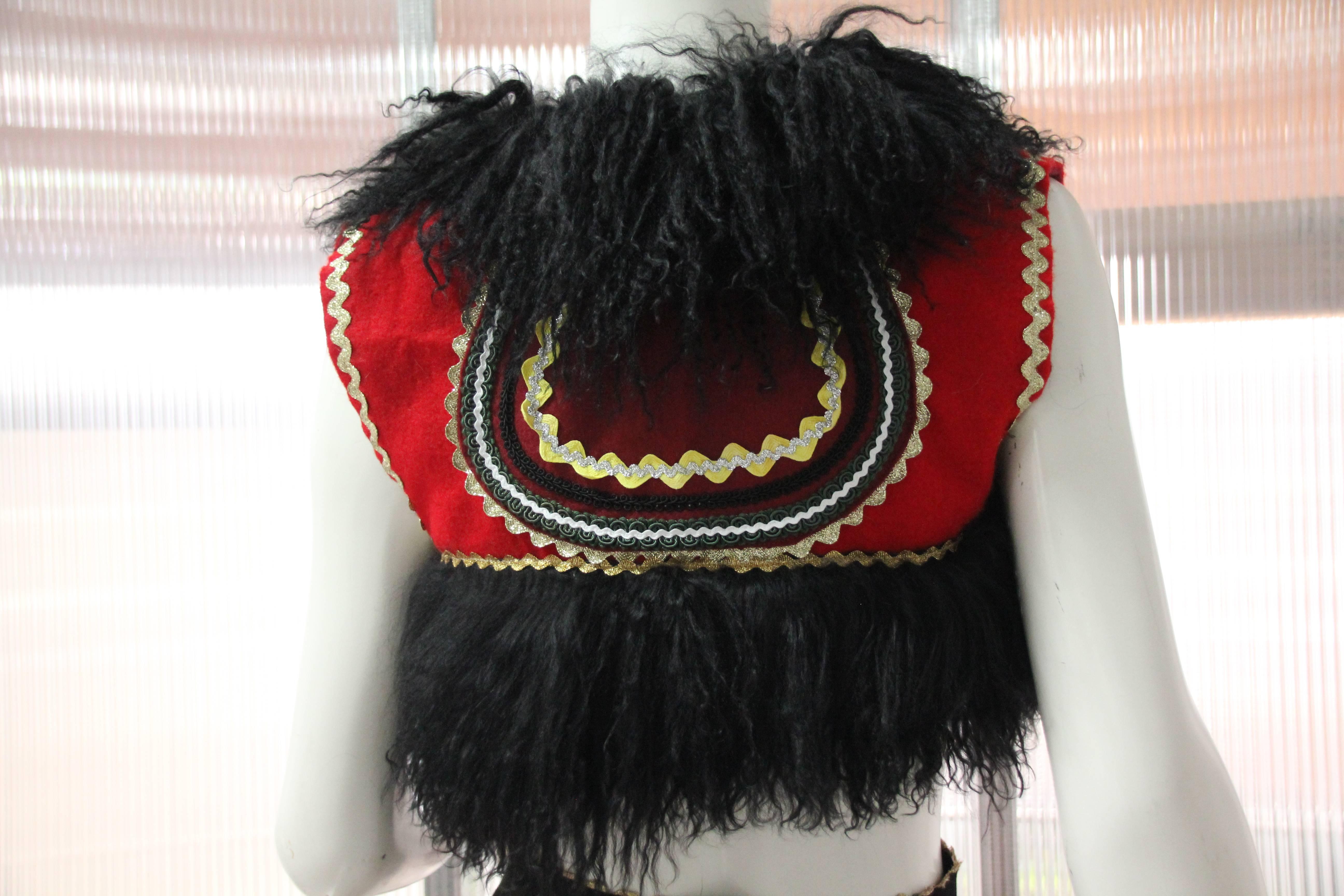 Ensemble 3 pièces d'inspiration paysanne en feutre de laine avec bordure en fourrure de Mongolie  Excellent état - En vente à Gresham, OR