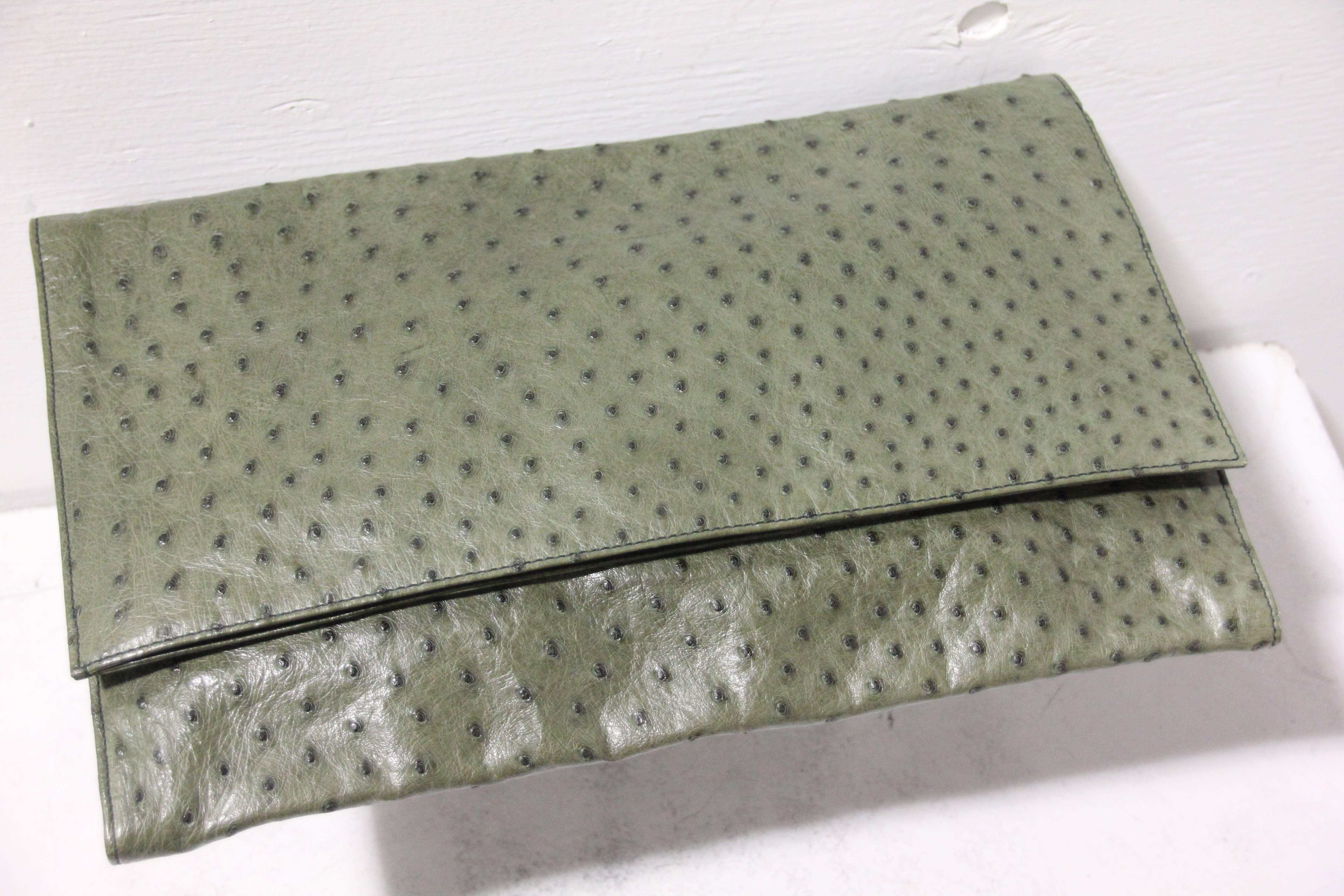 This is a wonderful 1970's Loewe of Madrid Ostrich leather moss green double-flap envelope style clutch .
Features black leather interior and exquisite craftsmanship.