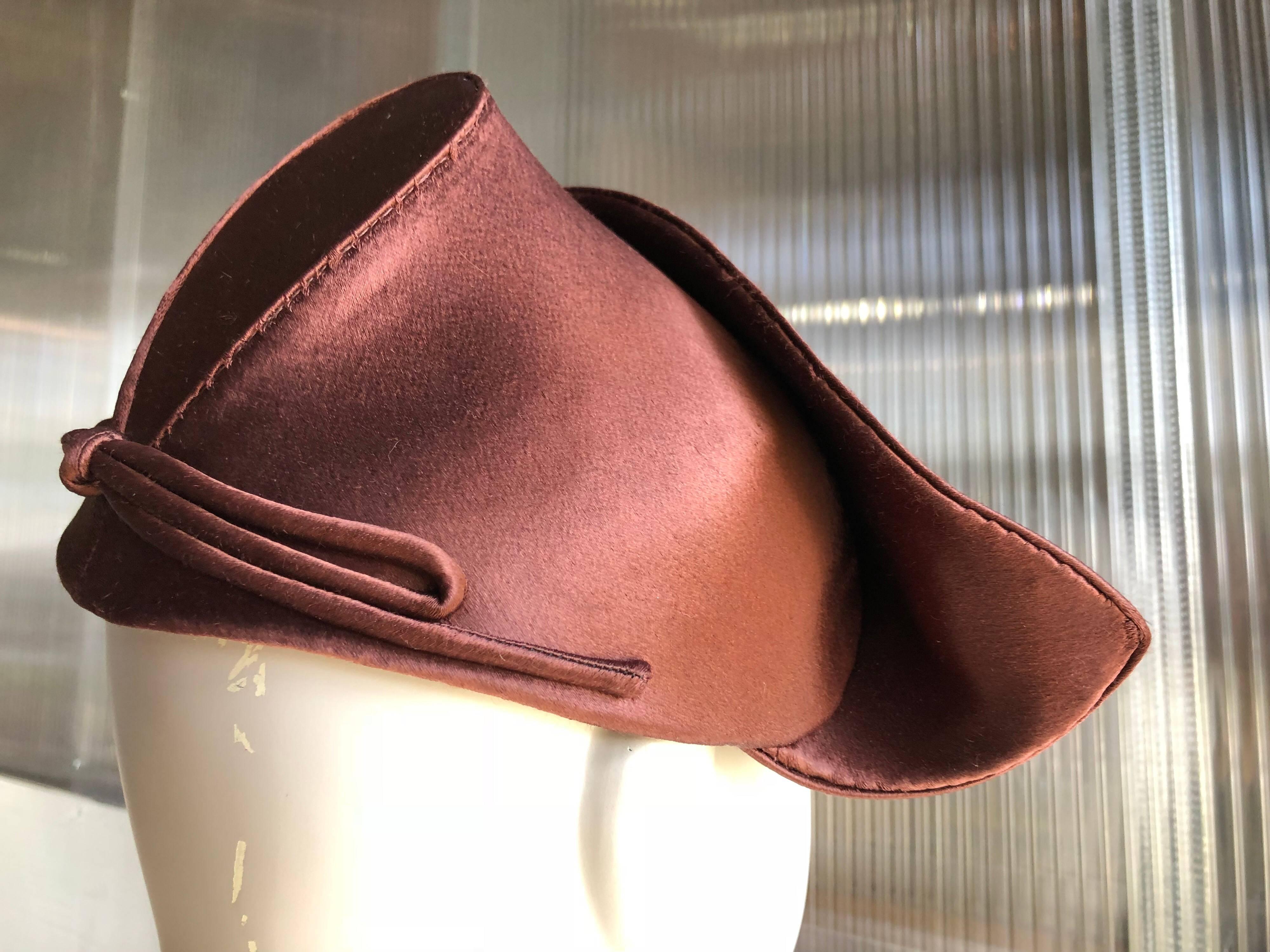 Noir 1940s Coret Chocolate Brown Silk Satin Dutch-Style Cocktail Hat en vente