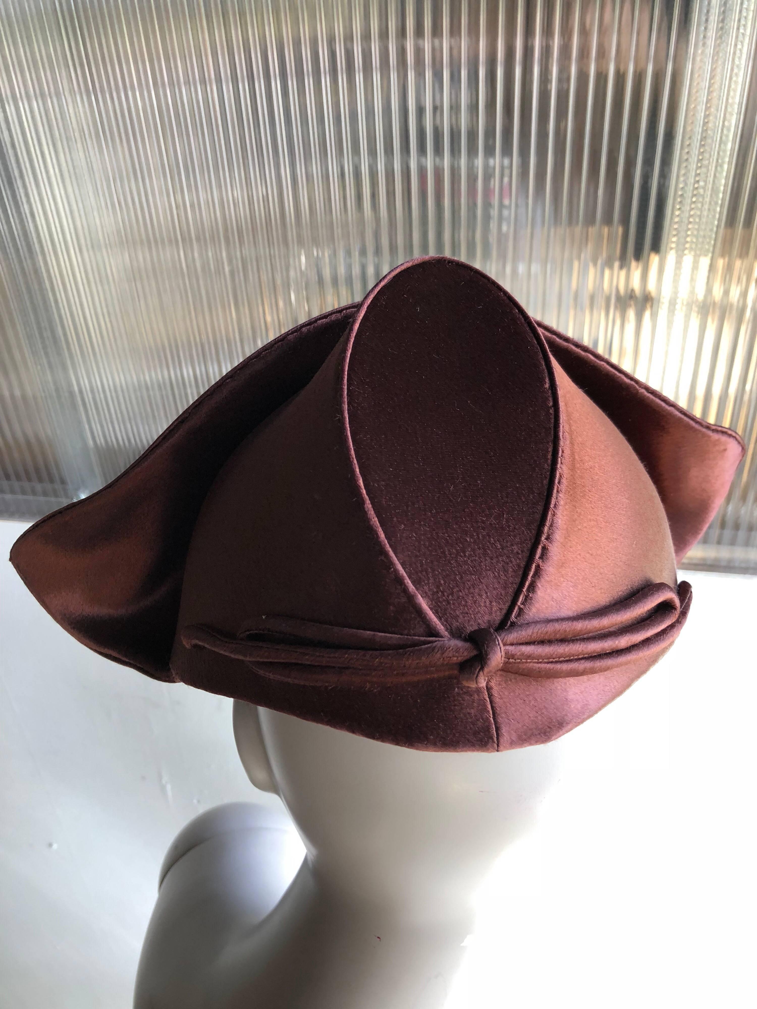 1940s Coret Chocolate Brown Silk Satin Dutch-Style Cocktail Hat en vente 1