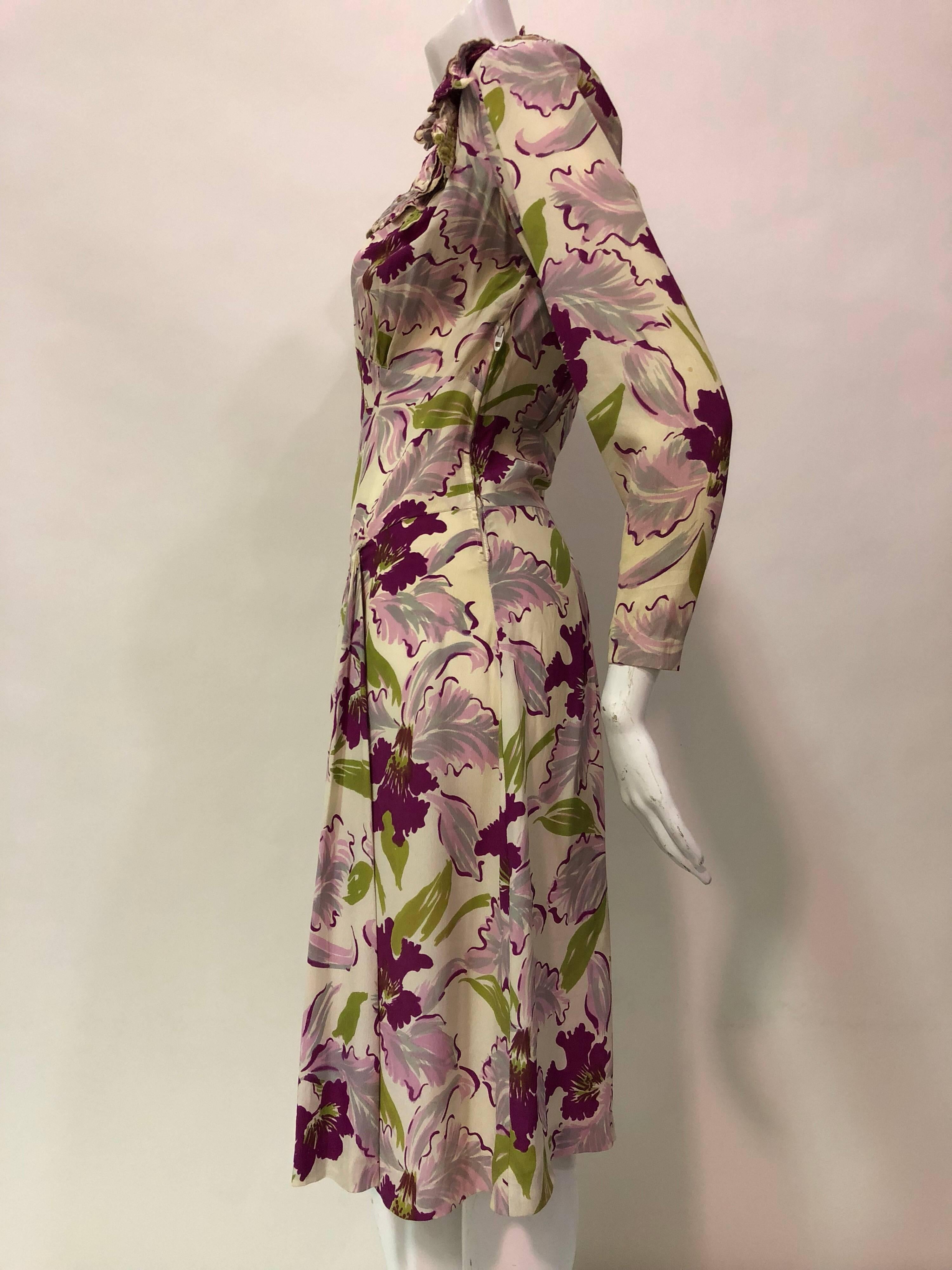 1940s Orchid Print Rayon Crepe Dress W/ Dramatic Orchid Corsage In Excellent Condition For Sale In Gresham, OR