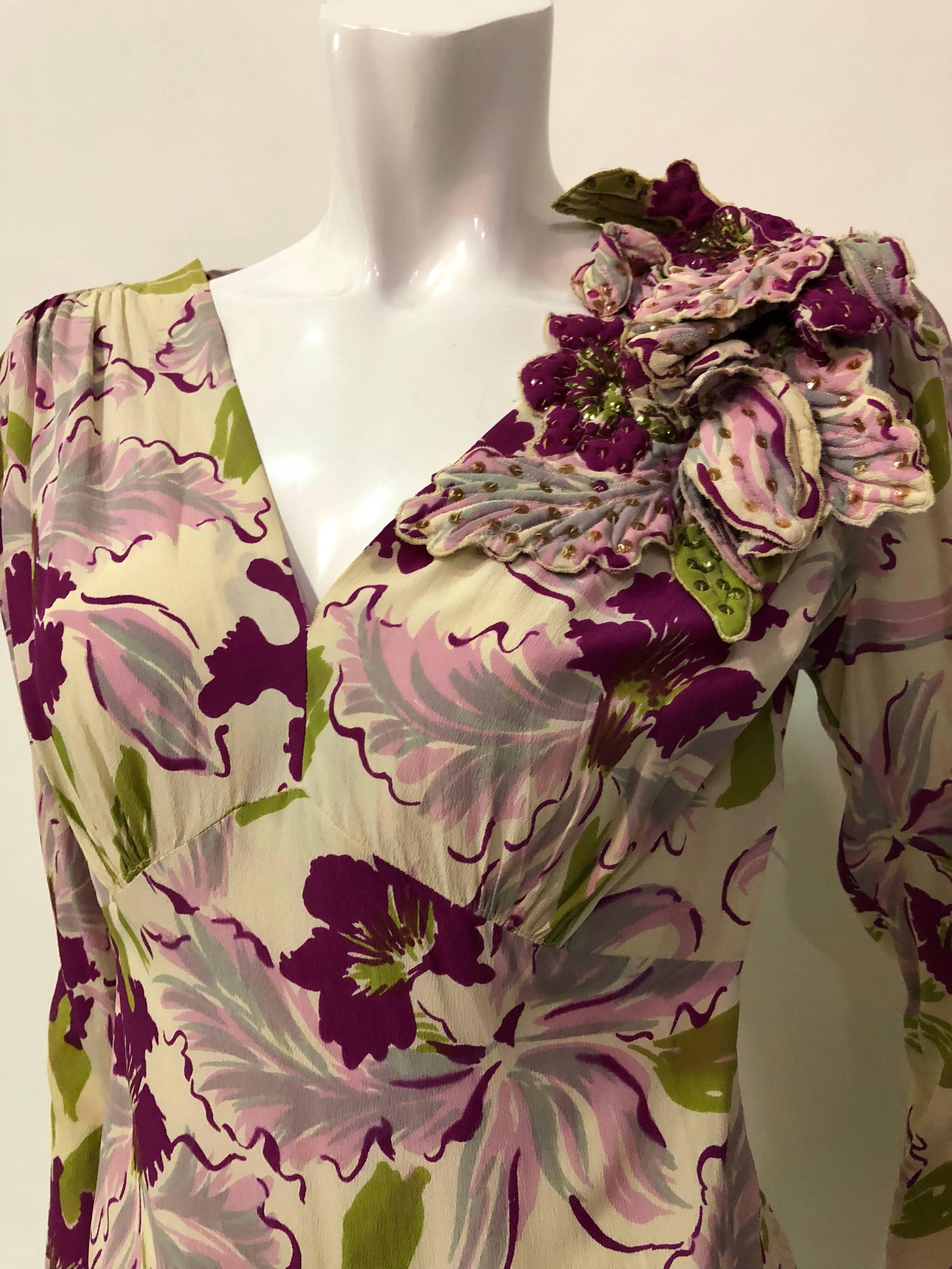 1940s Orchid Print Rayon Crepe Dress W/ Dramatic Orchid Corsage For Sale 2