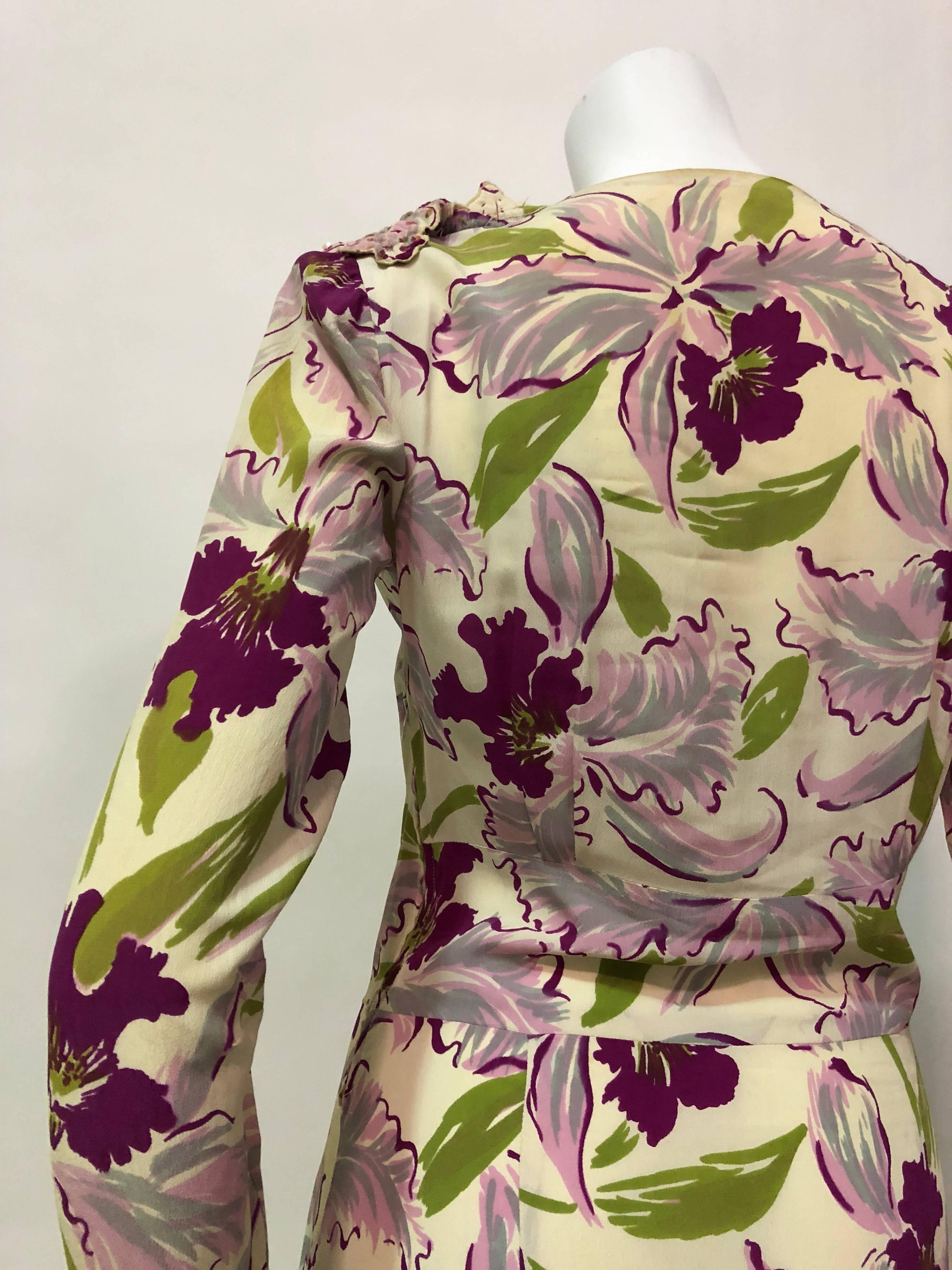 1940s Orchid Print Rayon Crepe Dress W/ Dramatic Orchid Corsage For Sale 3