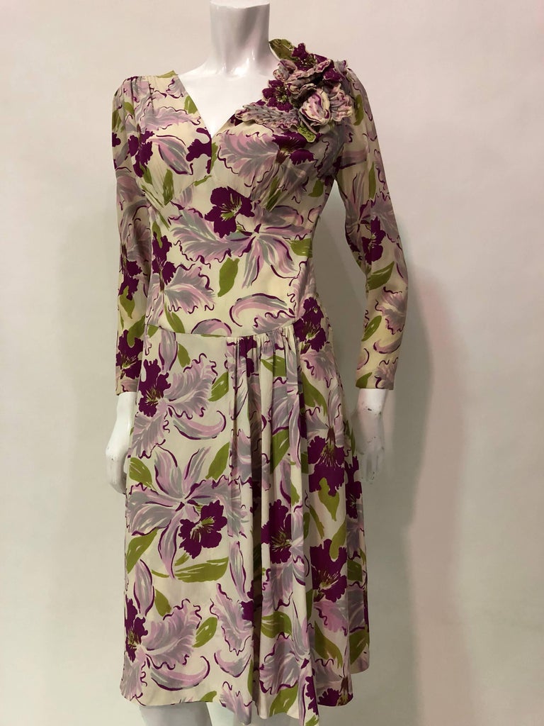 1940s Orchid Print Rayon Crepe Dress W/ Dramatic Orchid Corsage For Sale 5