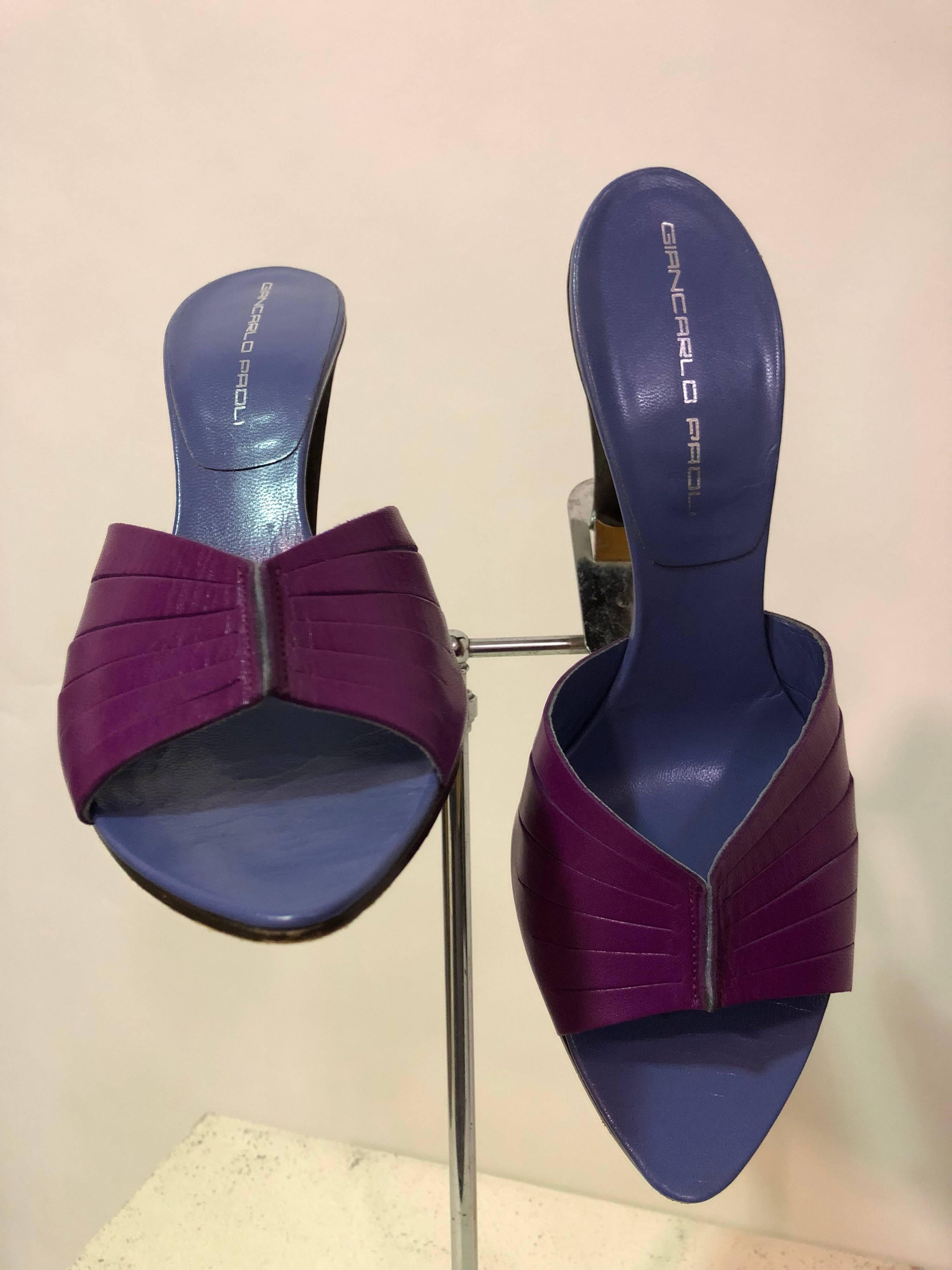 1990s Giancarlo Paoli magenta and periwinkle leather stiletto mules. Vamp is slit on sides and has decorative stitching at center.  Modern and retro at the same time!   Italian size 41.
